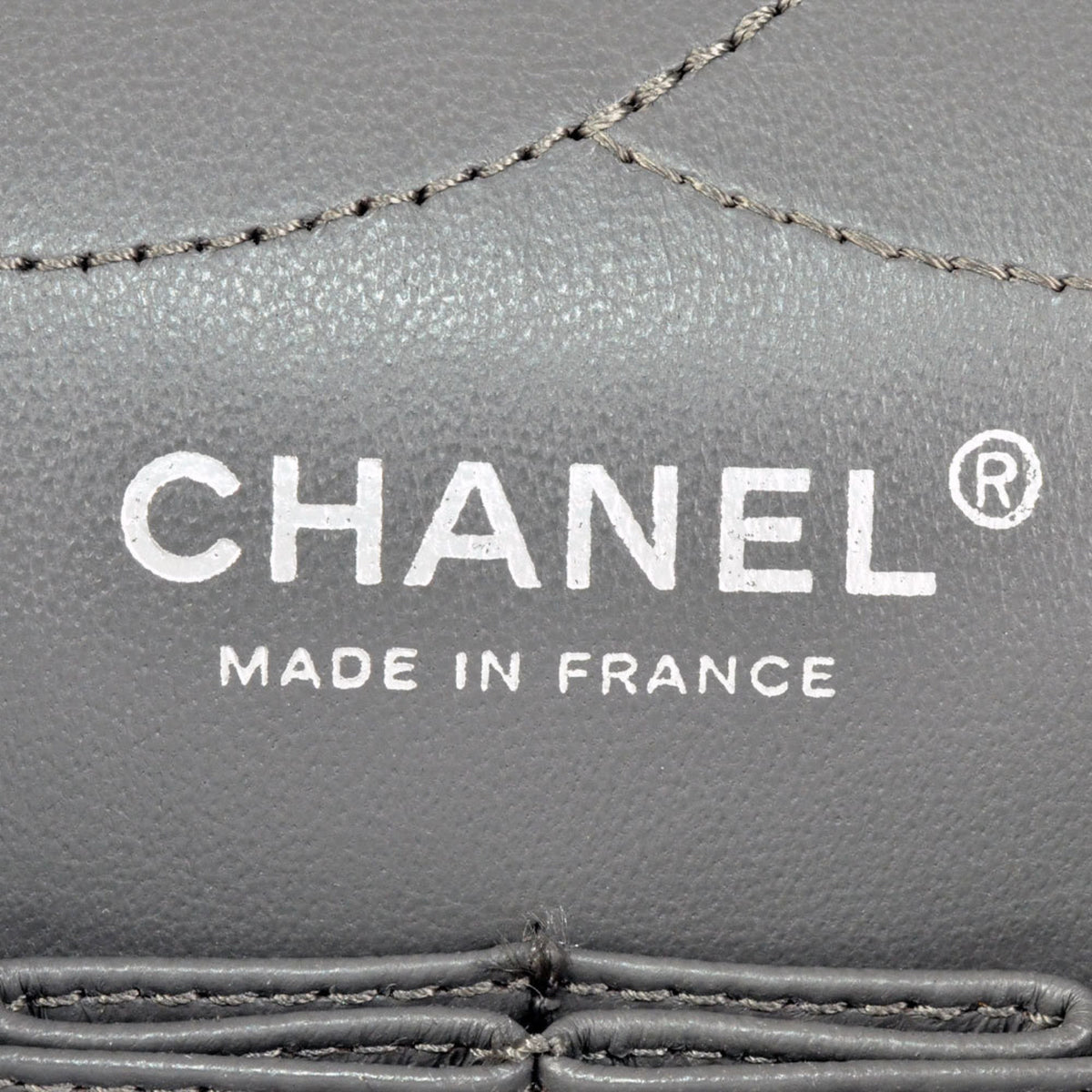 Chanel Gray Leather Shoulder Bag (Pre-Owned)