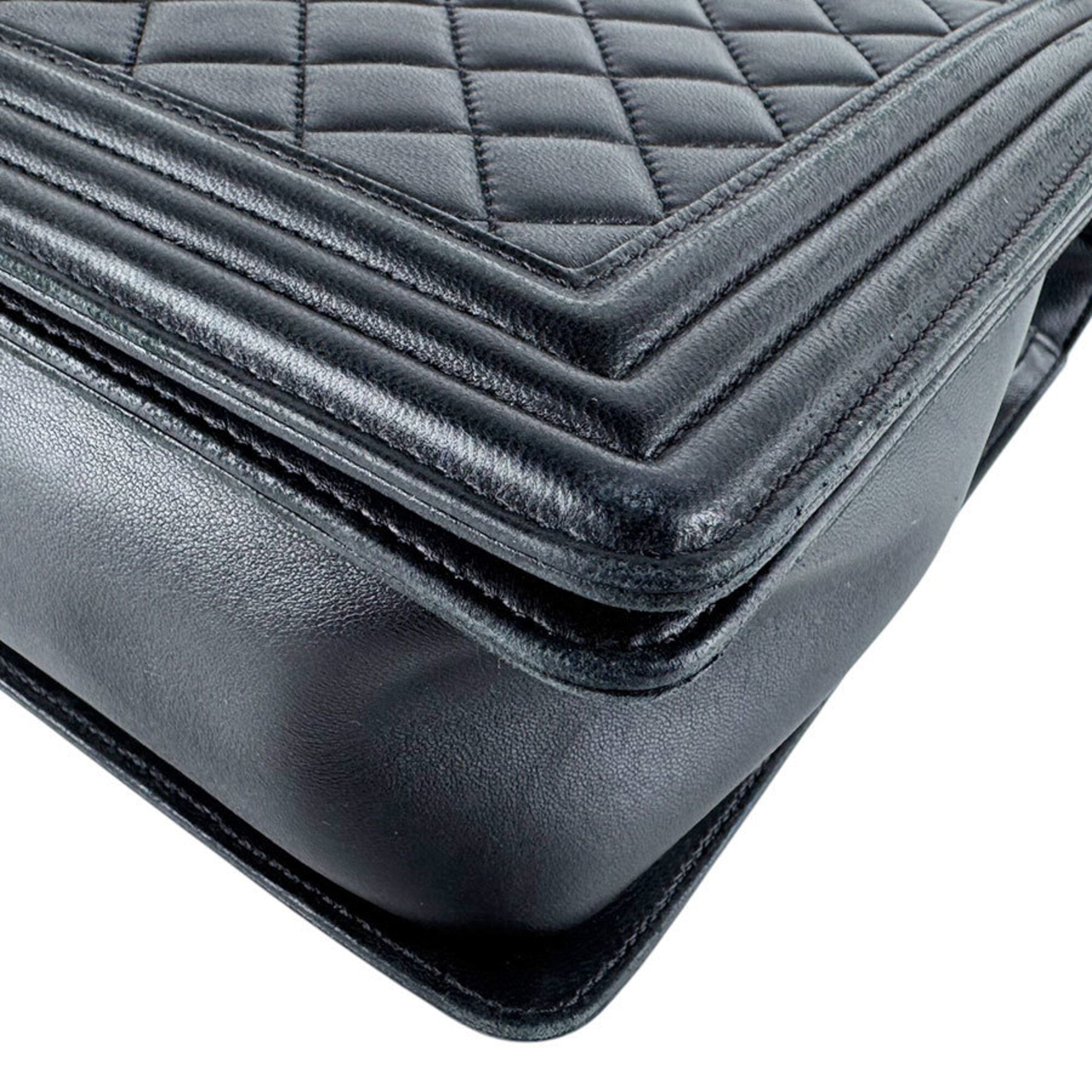 Chanel Black Leather Shoulder Bag (Pre-Owned)