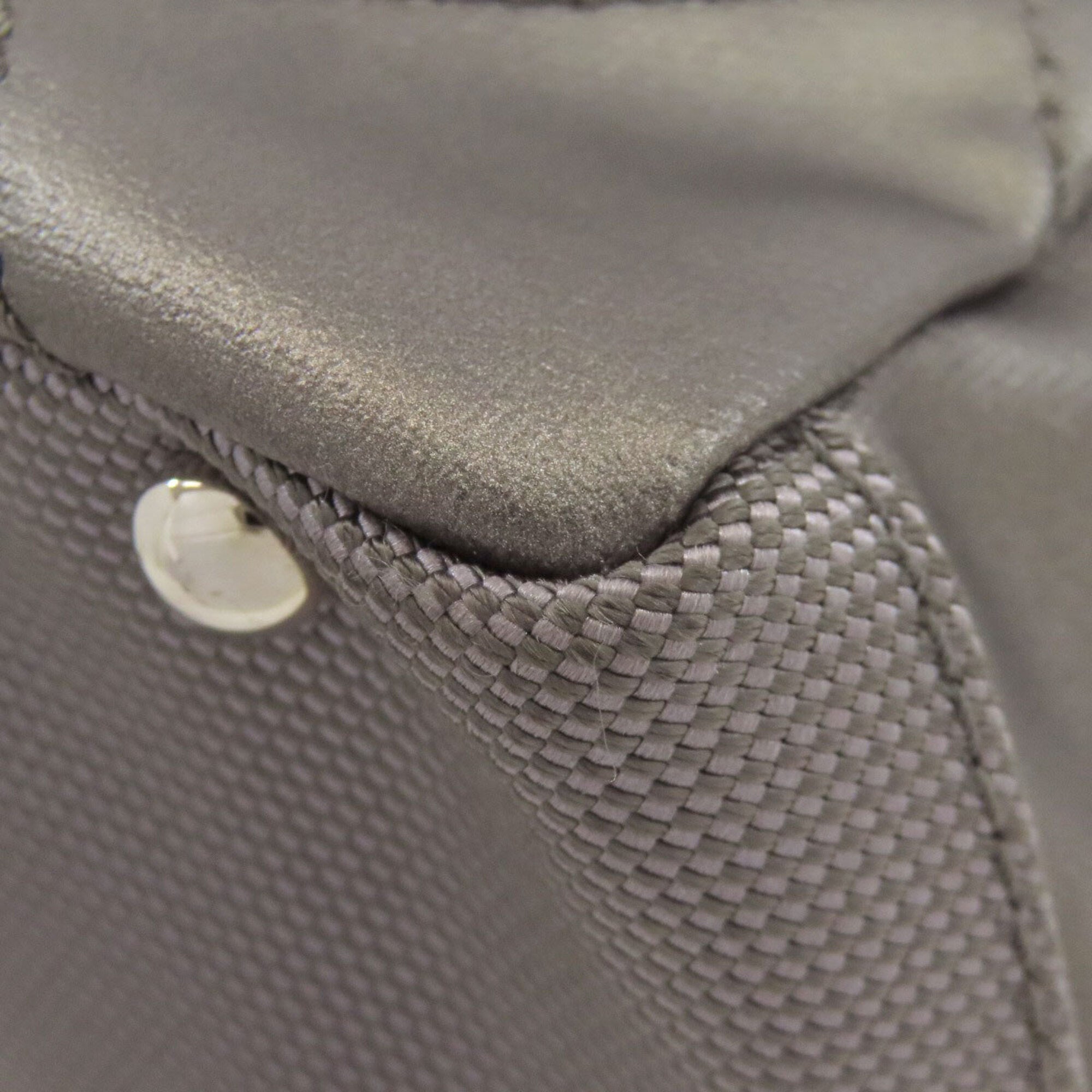 Chanel Silver White Leather Handbag (Pre-Owned)