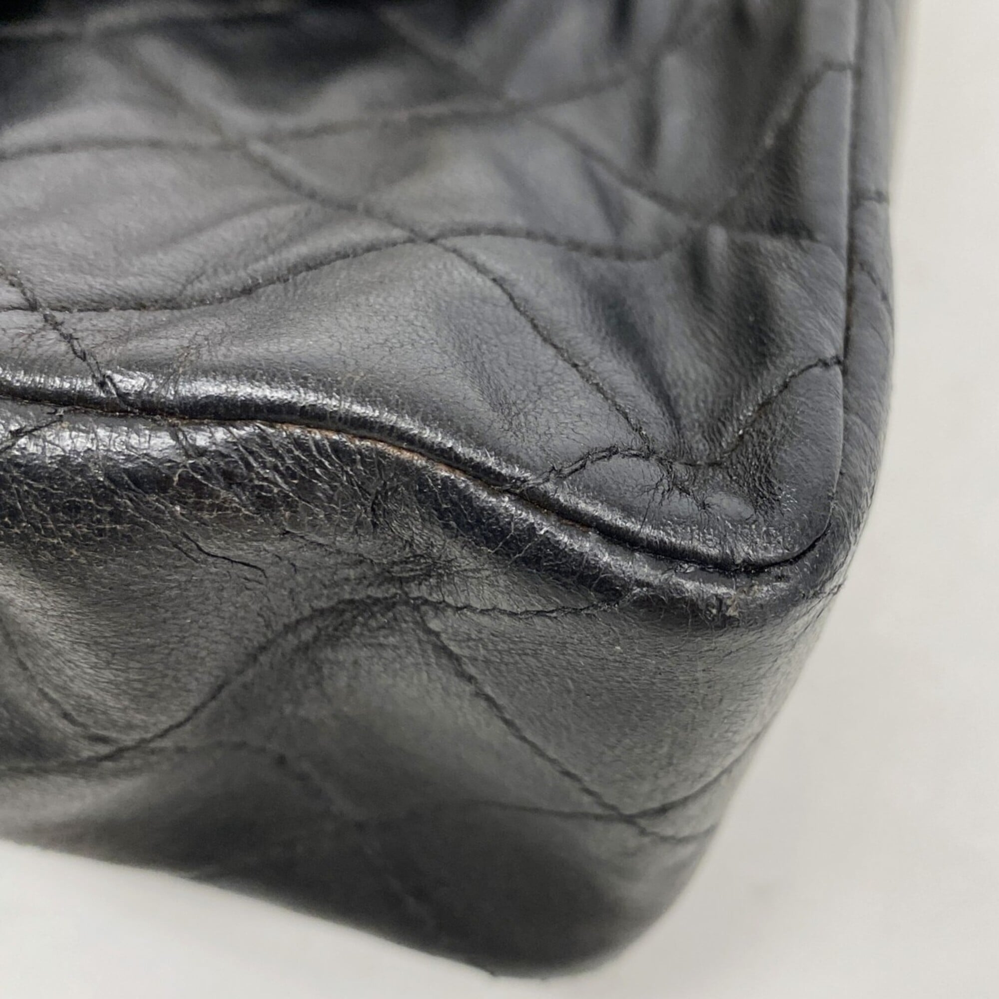 Chanel Black Leather Shoulder Bag (Pre-Owned)
