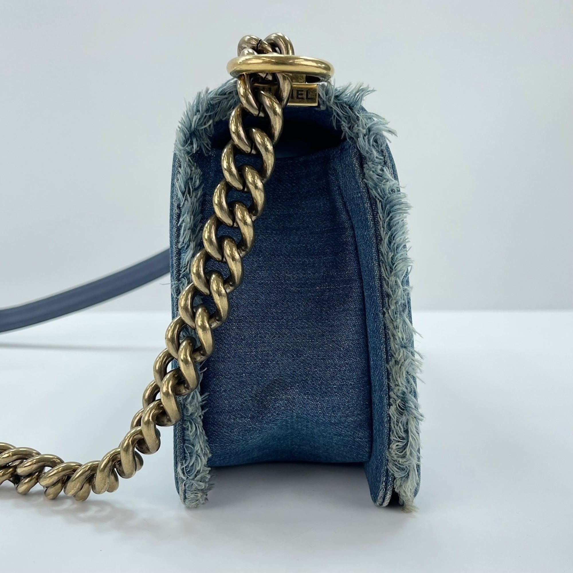 Chanel Blue Shoulder Bag (Pre-Owned)