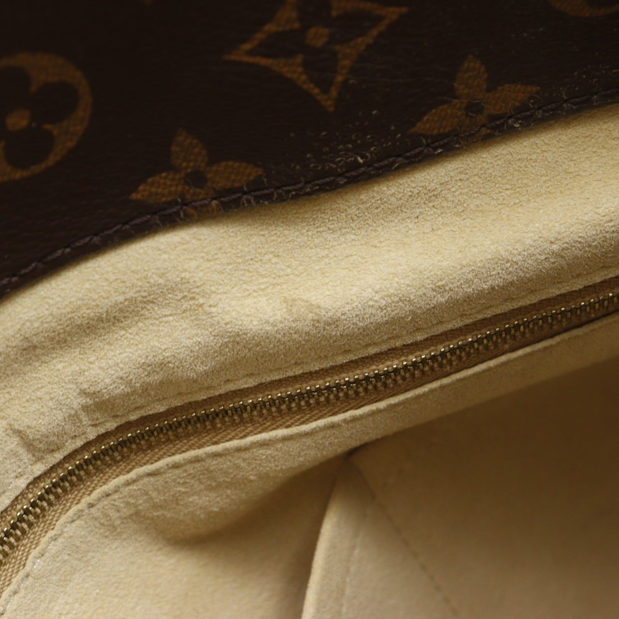 Louis Vuitton Brown Monogram Monogram Shoulder Bag (Pre-Owned)
