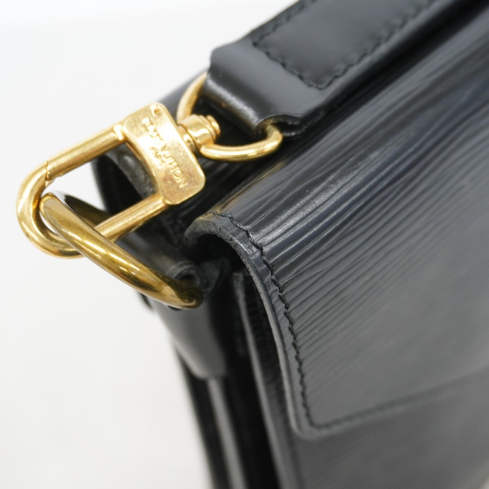 Louis Vuitton Noir Handbag (Pre-Owned)