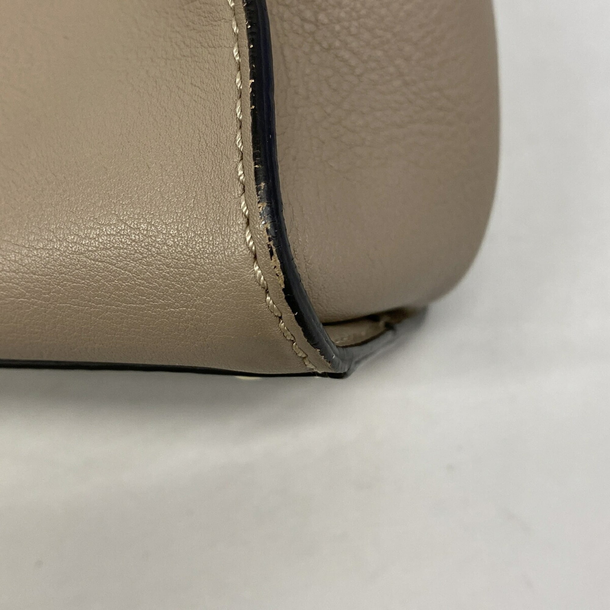 Fendi Grayish Leather Handbag (Pre-Owned)