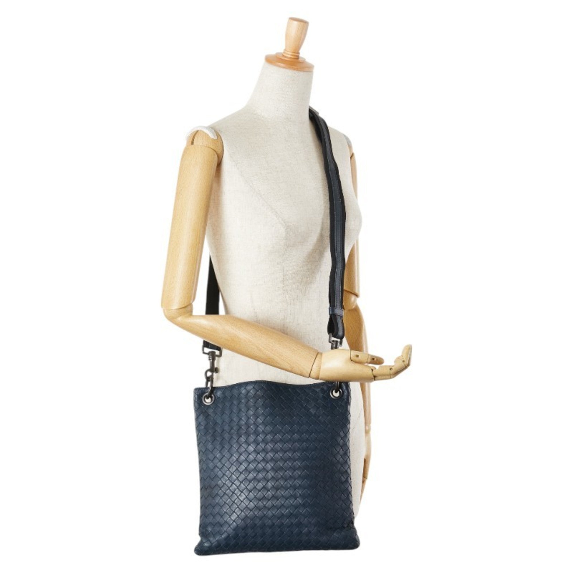 Bottega Veneta Navy Black Leather Shoulder Bag (Pre-Owned)
