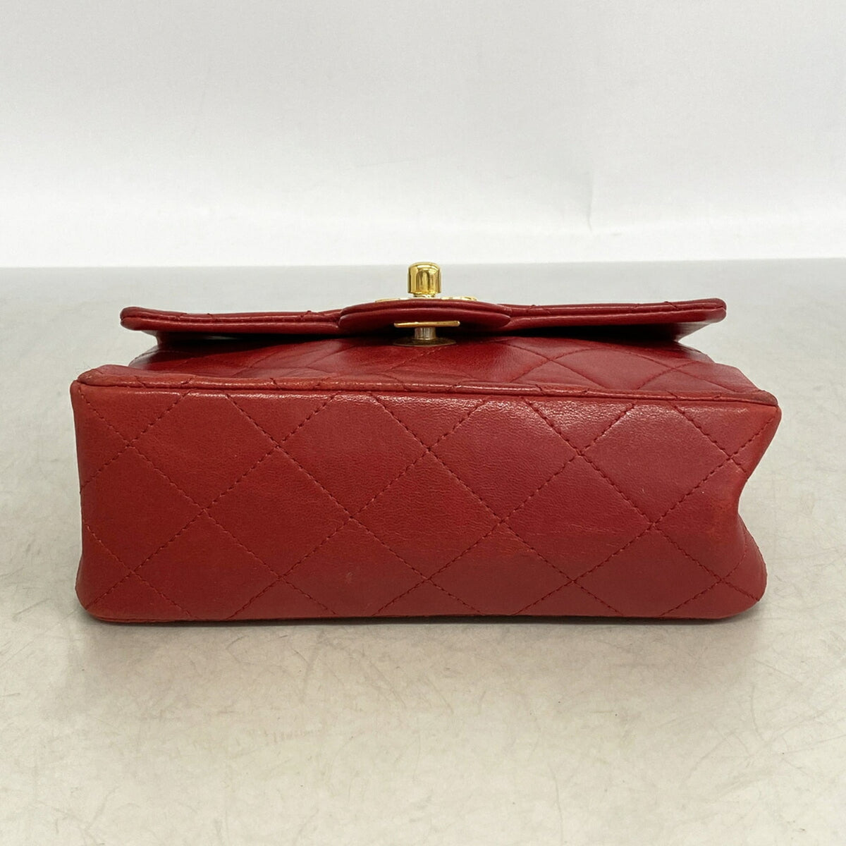 Chanel Red Color Leather Shoulder Bag (Pre-Owned)