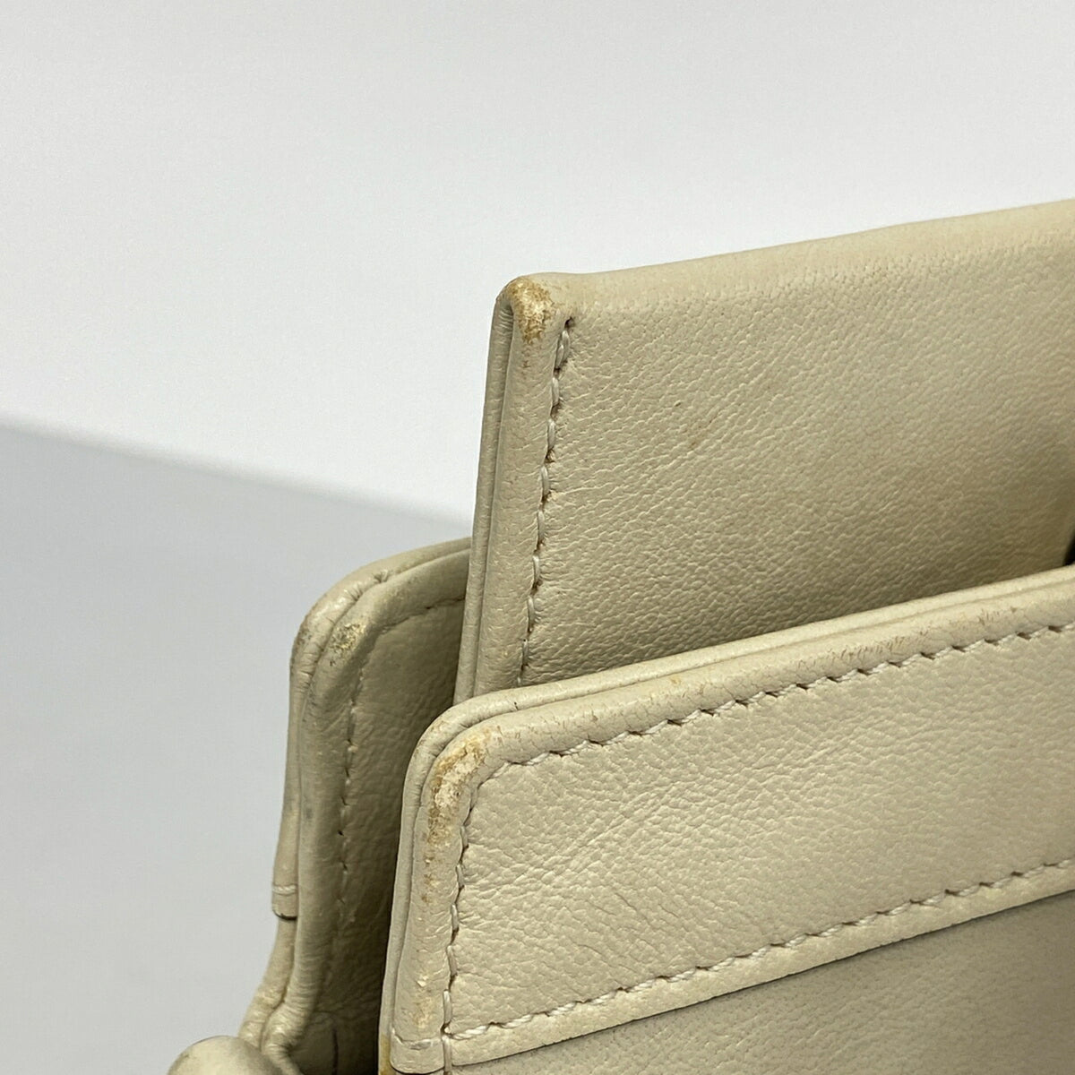 Gucci Ivory Leather Handbag (Pre-Owned)