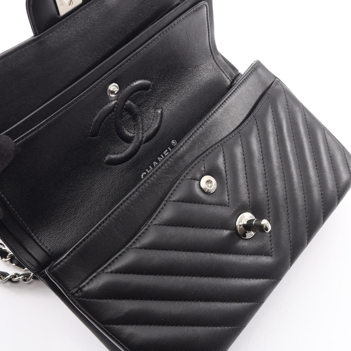 Chanel Black Handbag Shoulder Bag (Pre-Owned)