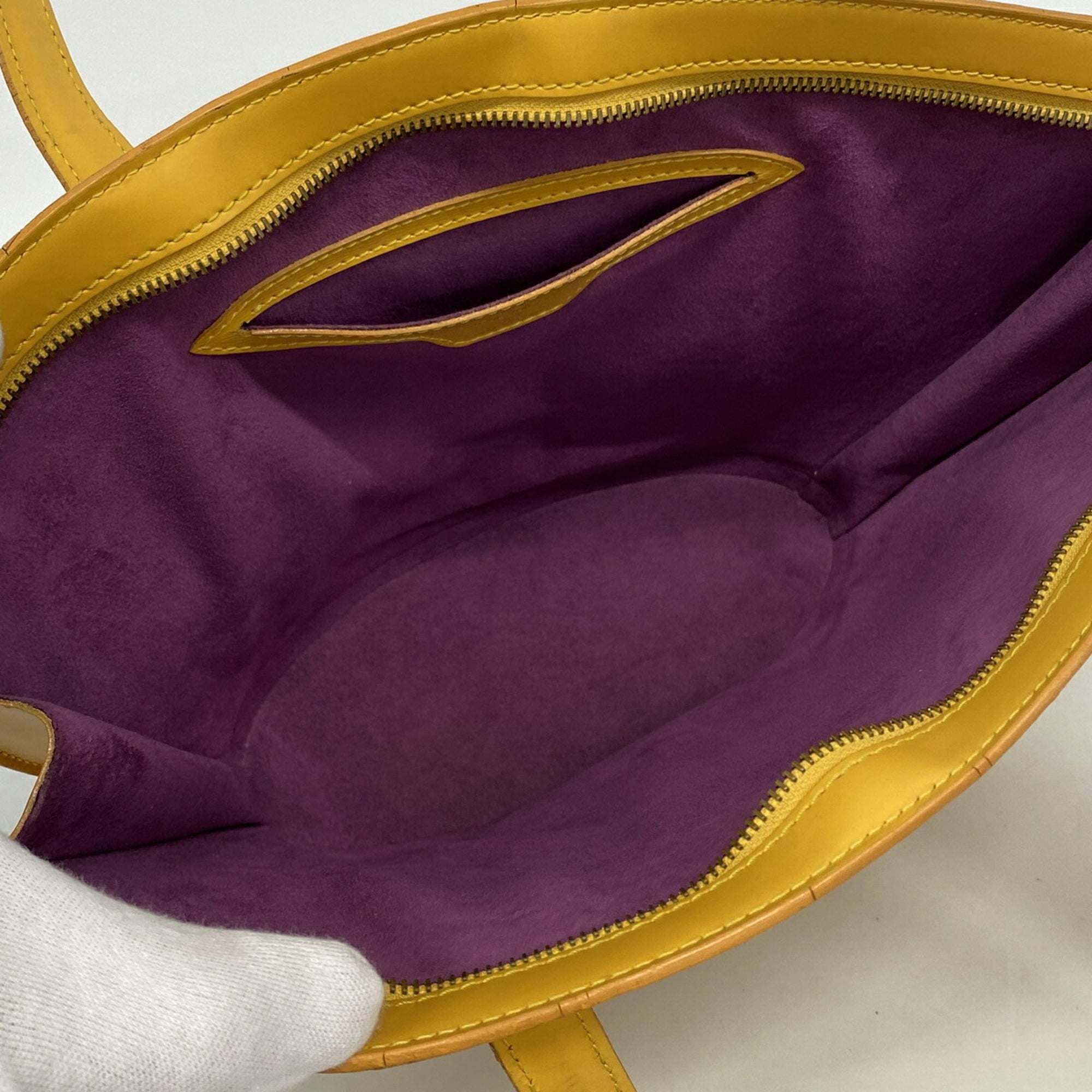 Louis Vuitton Jaune Handbag (Pre-Owned)