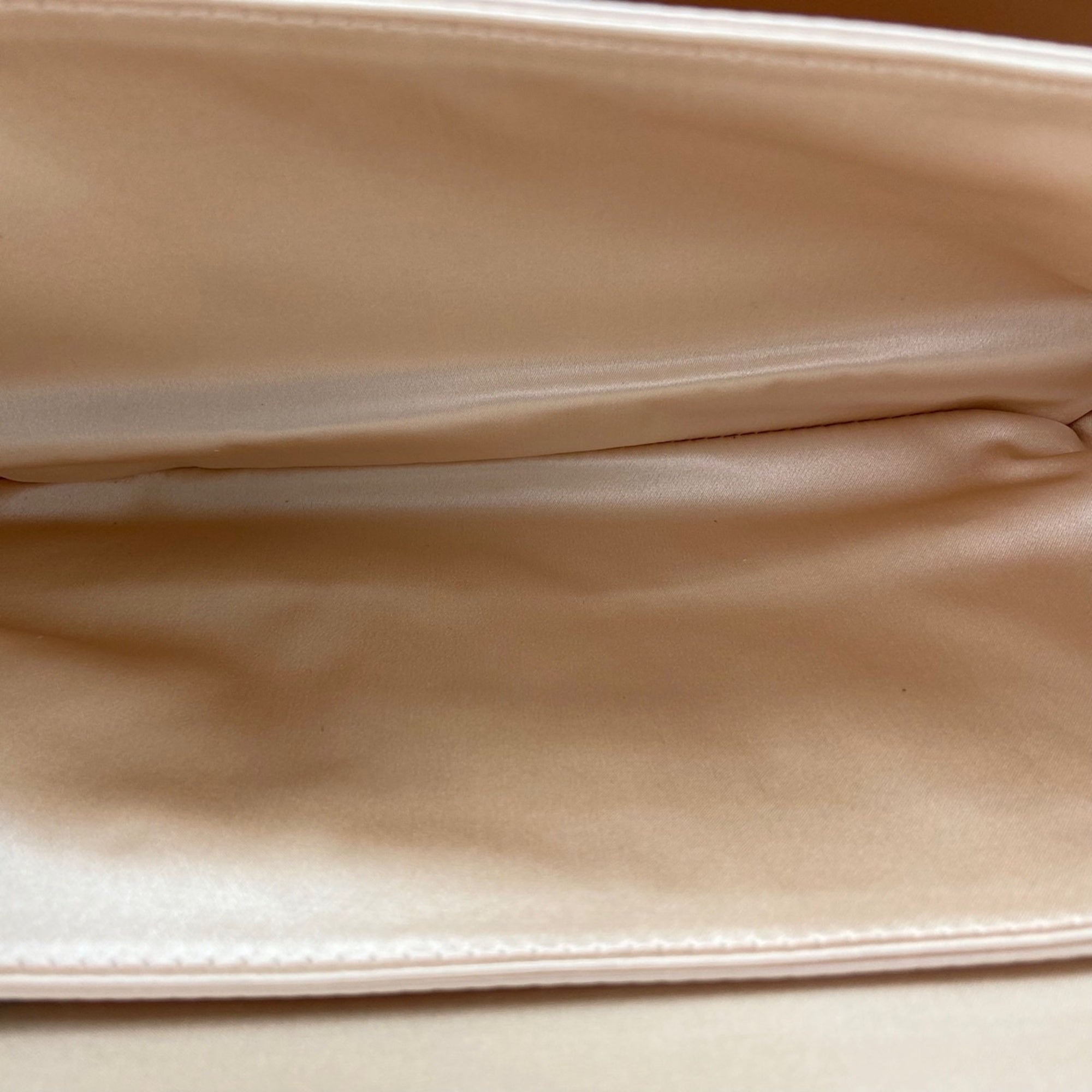 Christian Dior White Leather Shoulder Bag (Pre-Owned)