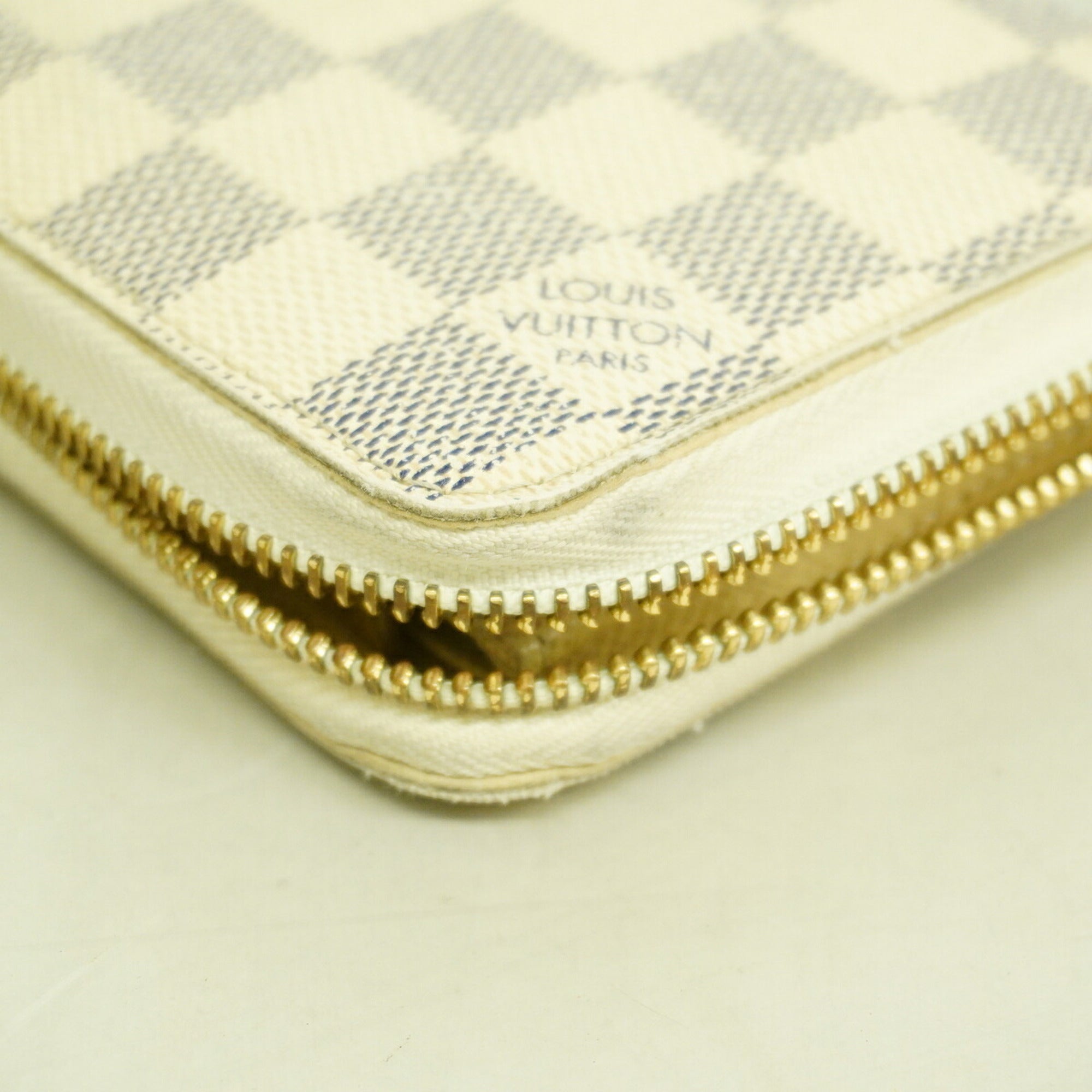 Louis Vuitton White Long Wallet (Bi-Fold) (Pre-Owned)