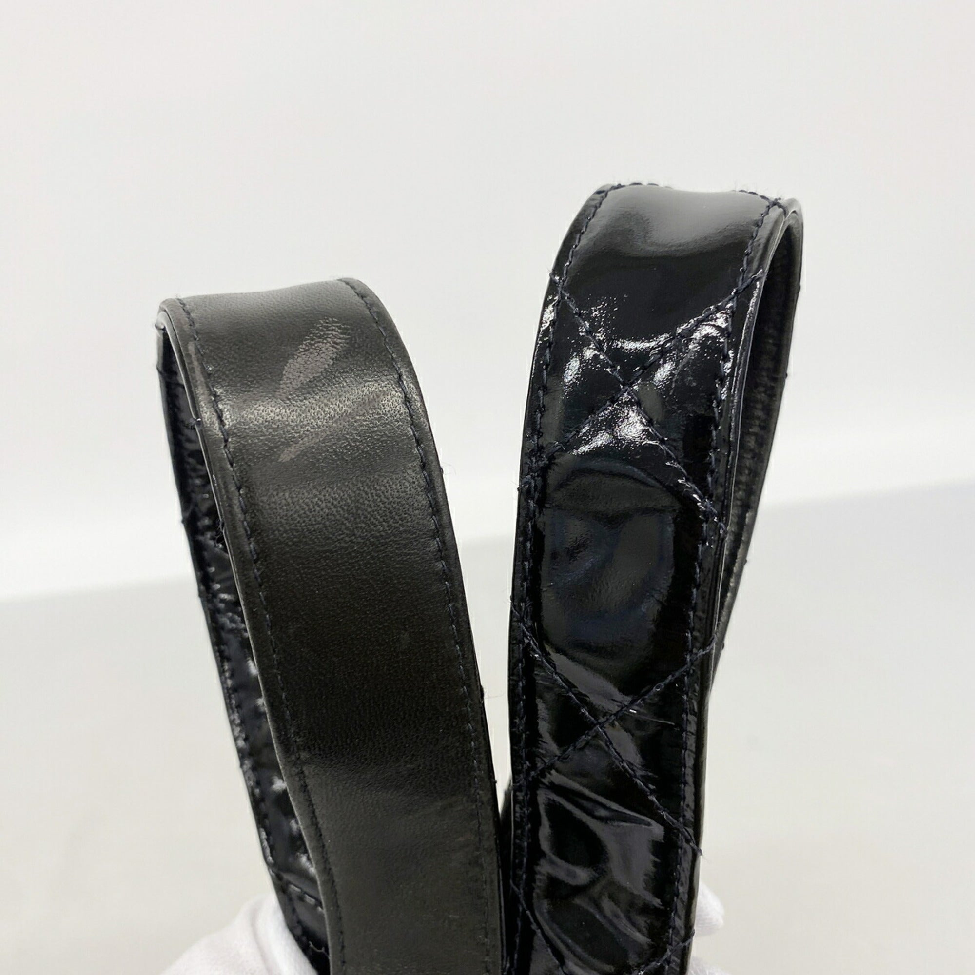 Chanel Black Patent Leather Shoulder Bag (Pre-Owned)