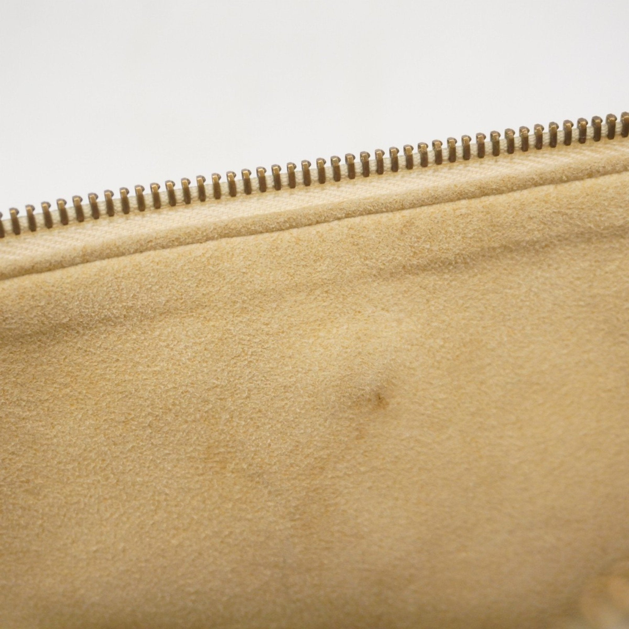 Louis Vuitton White Handbag (Pre-Owned)