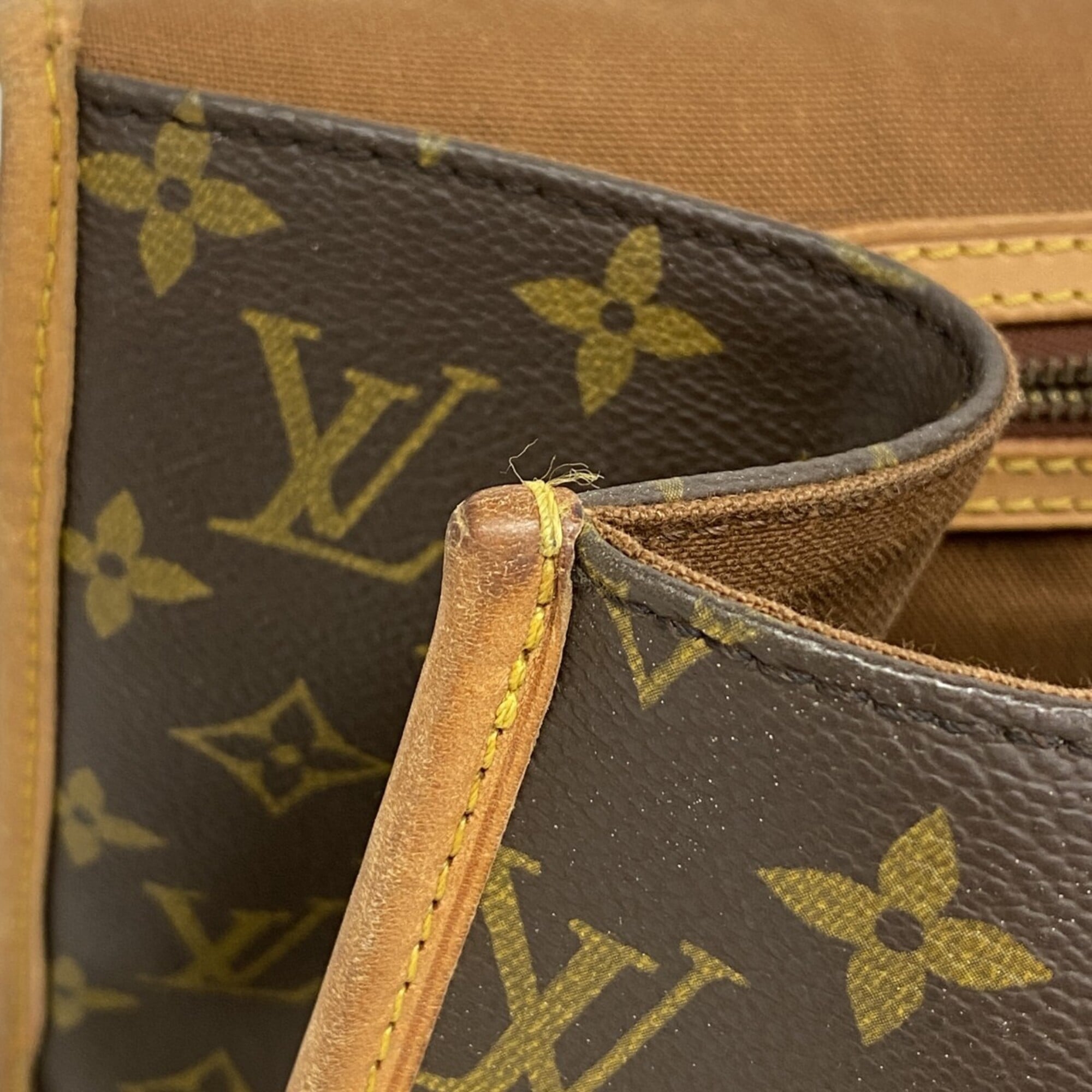 Louis Vuitton Brown Handbag (Pre-Owned)