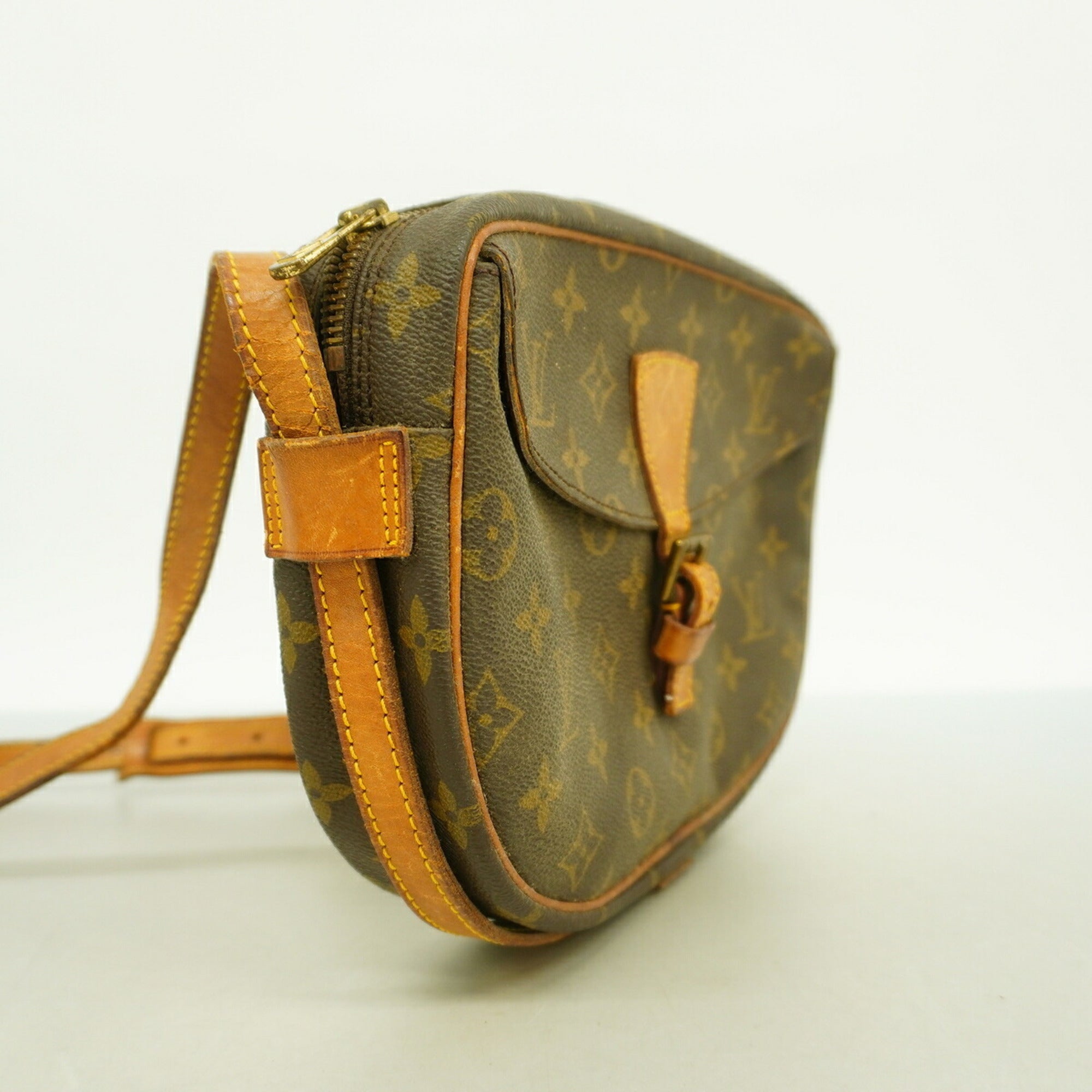 Louis Vuitton Brown Shoulder Bag (Pre-Owned)