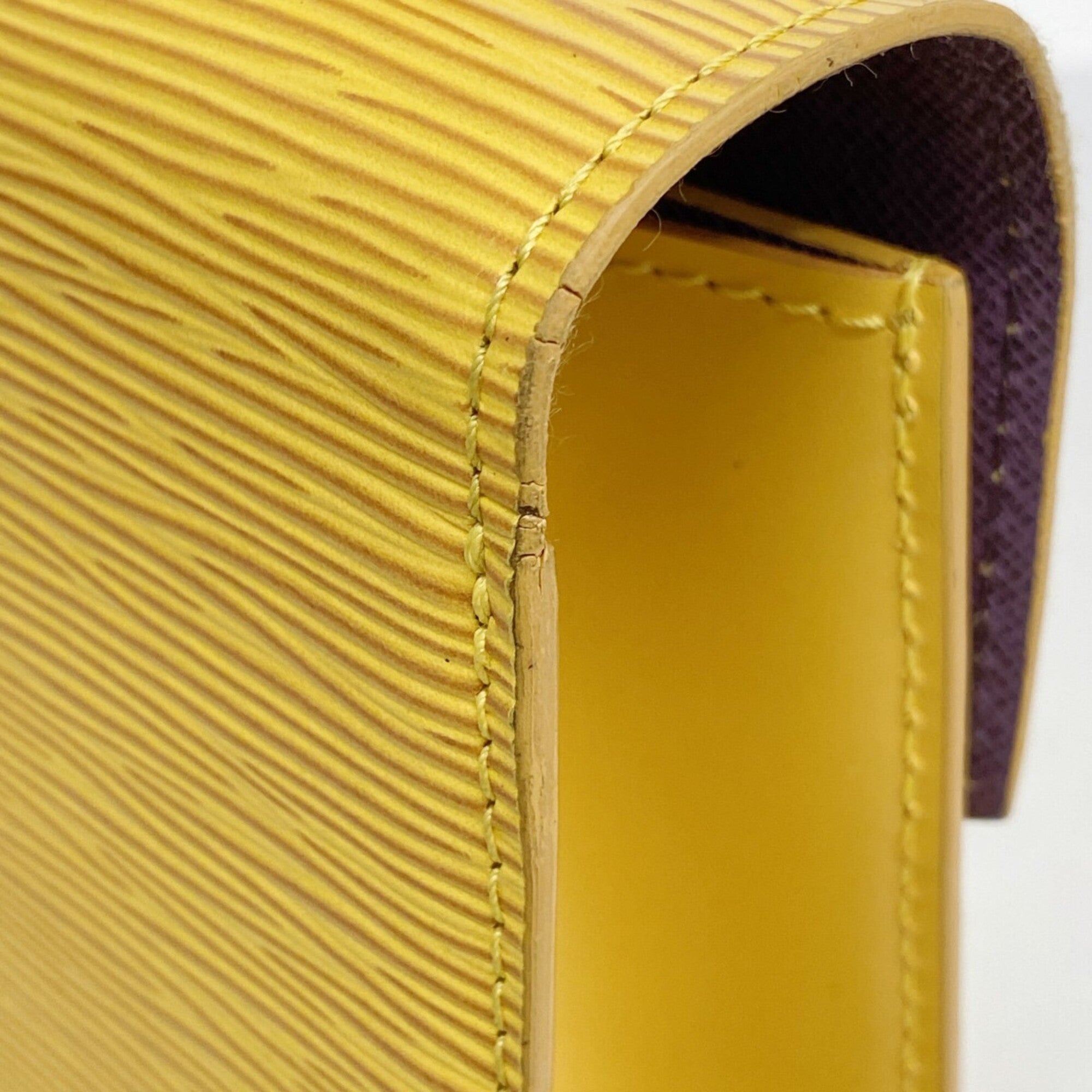 Louis Vuitton Jaune Handbag (Pre-Owned)