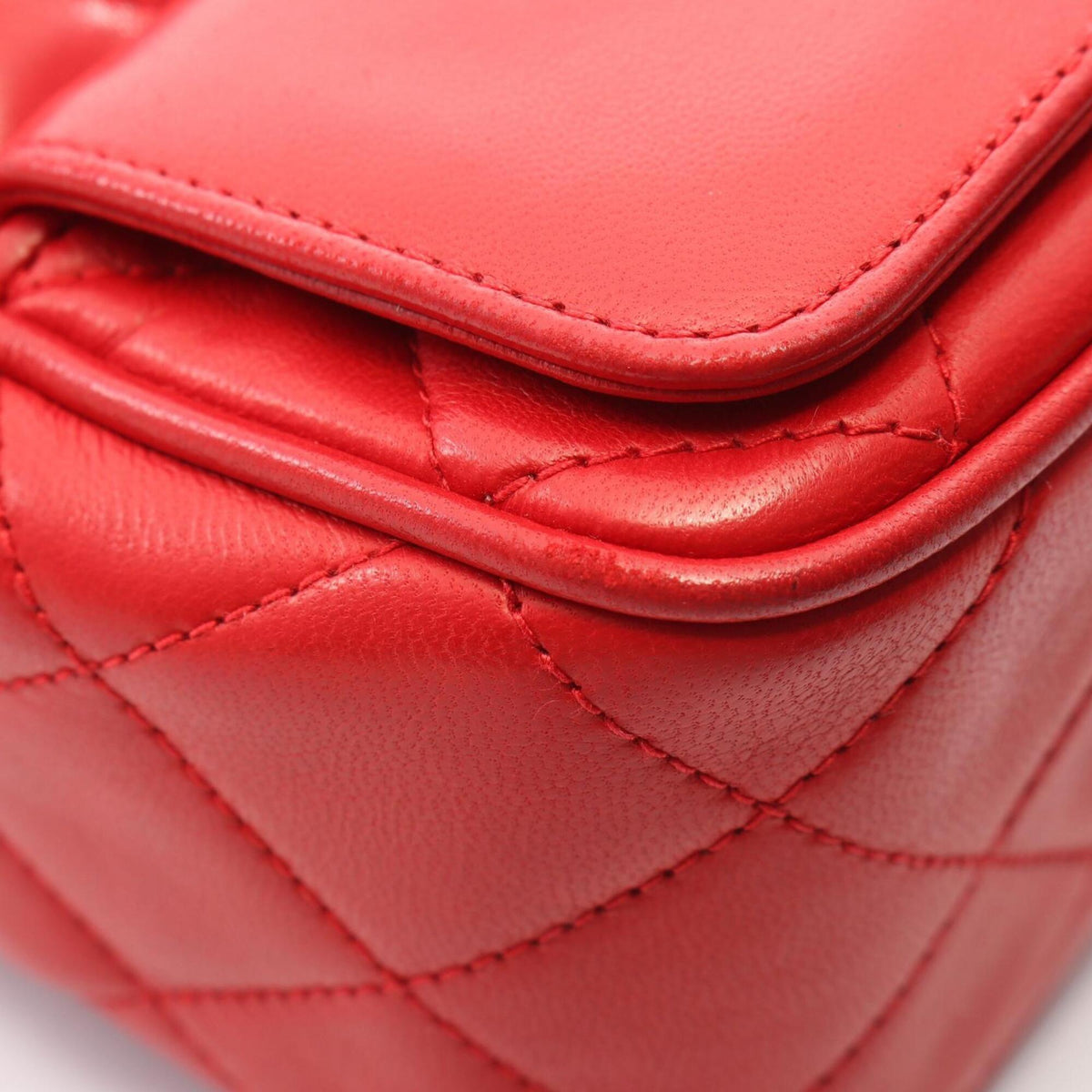 Chanel Red Color Leather Handbag Shoulder Bag (Pre-Owned)