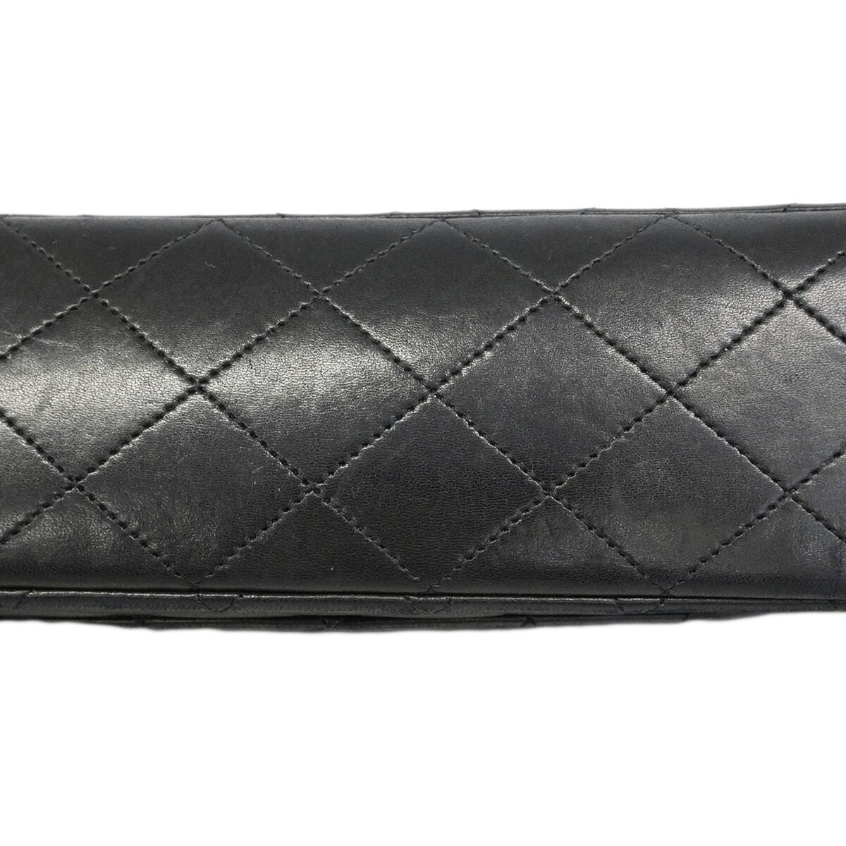 Chanel Black Leather Shoulder Bag (Pre-Owned)