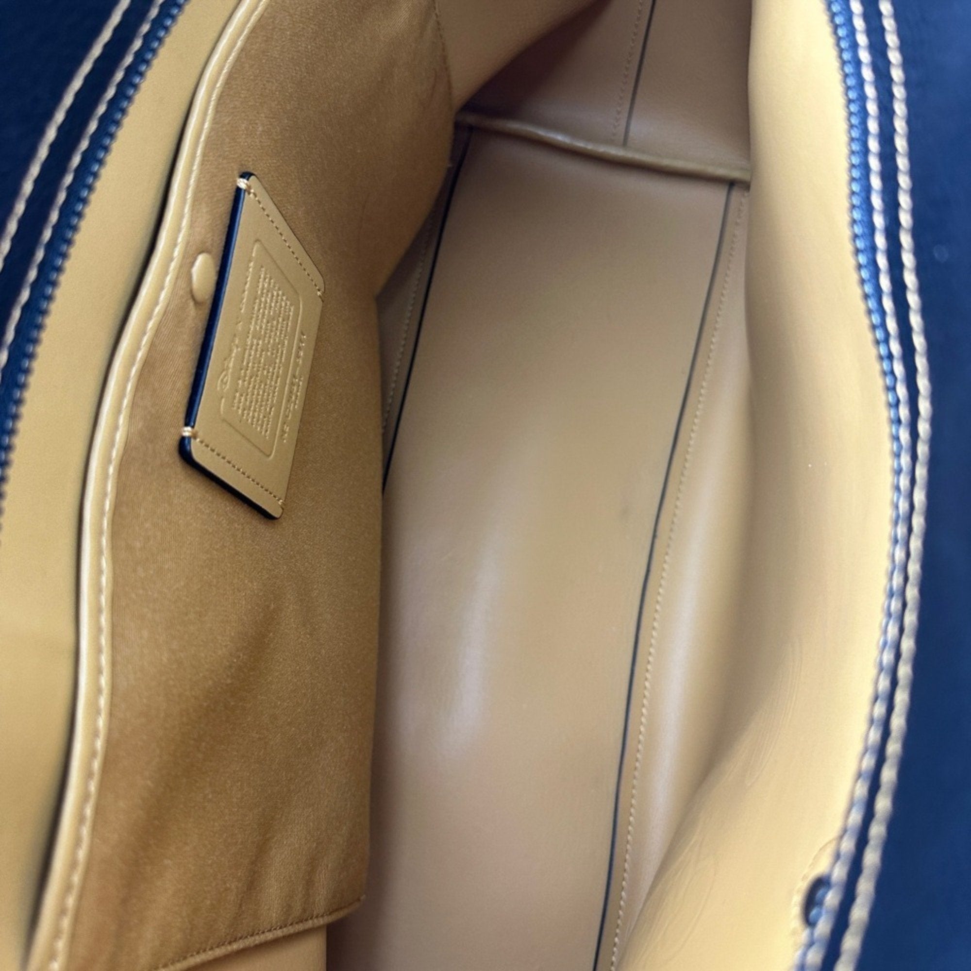 Coach Black Tote Bag (Pre-Owned)