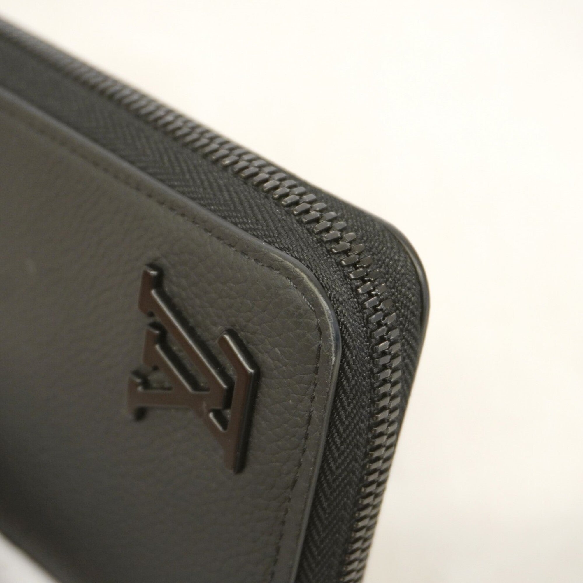 Louis Vuitton Noir Long Wallet (Bi-Fold) (Pre-Owned)