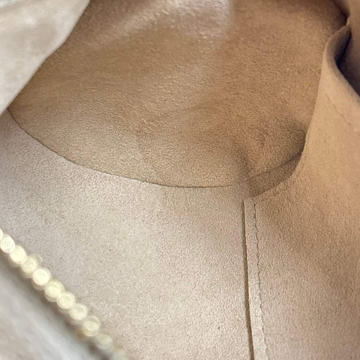 Louis Vuitton Ivory Leather Handbag Pouch Shoulder Bag (Pre-Owned)