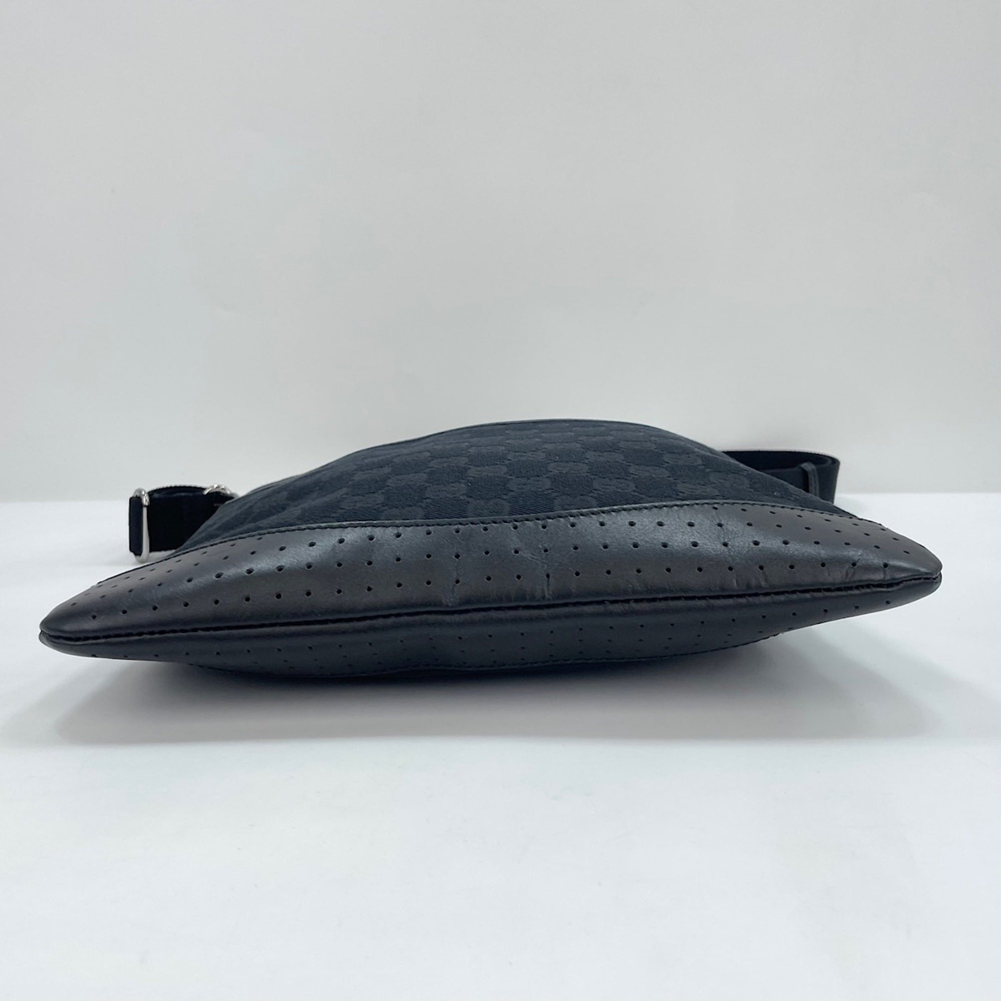 Gucci Black Shoulder Bag (Pre-Owned)