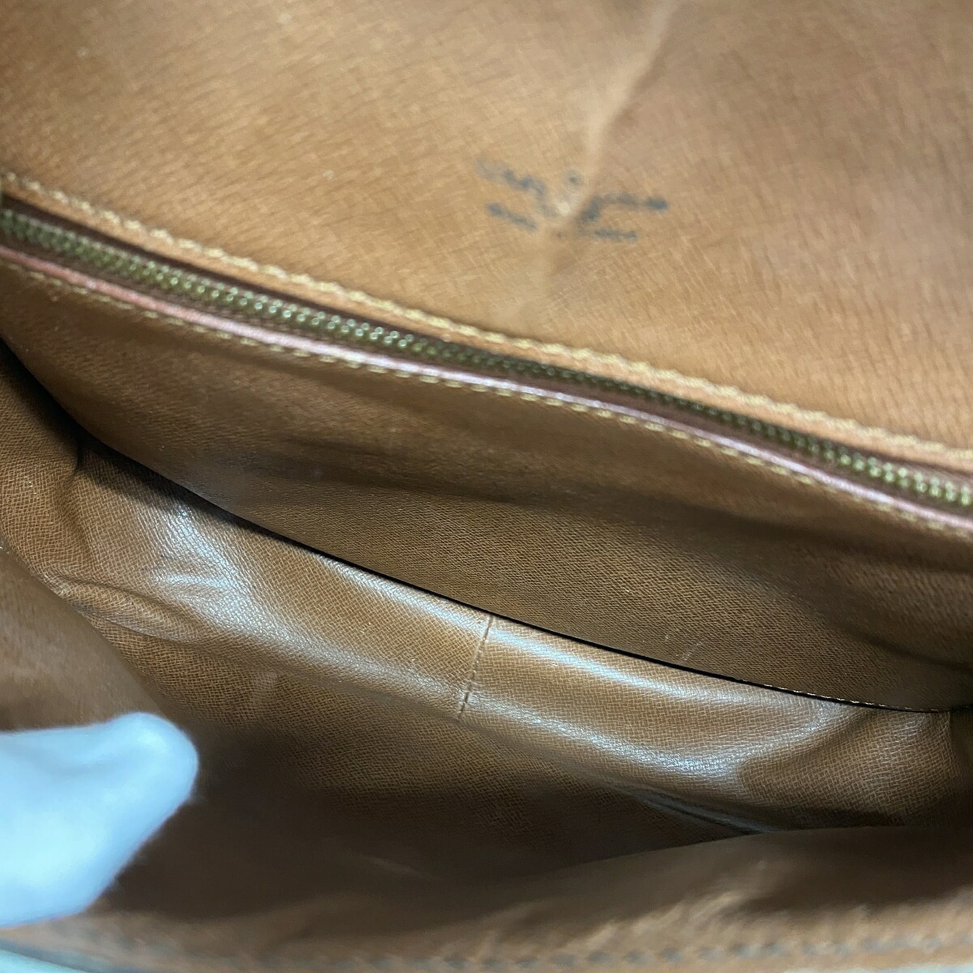 Louis Vuitton Brown Shoulder Bag (Pre-Owned)