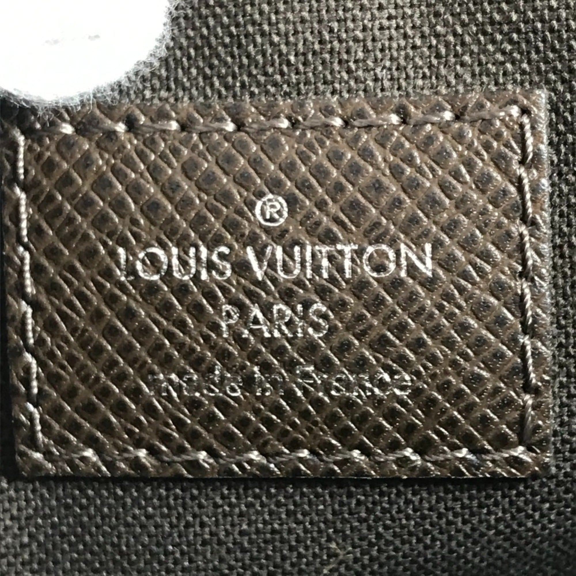 Louis Vuitton Taiga Brown Taiga Leather Messenger Bag Shoulder Bag (Pre-Owned)
