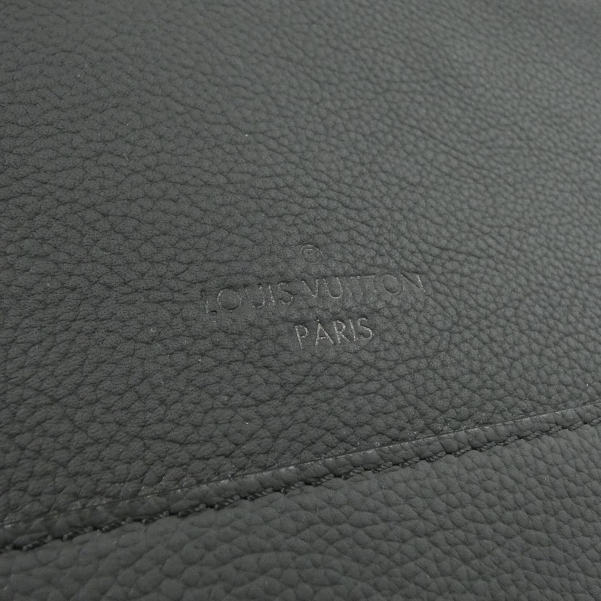 Louis Vuitton Black Leather Shoulder Bag (Pre-Owned)