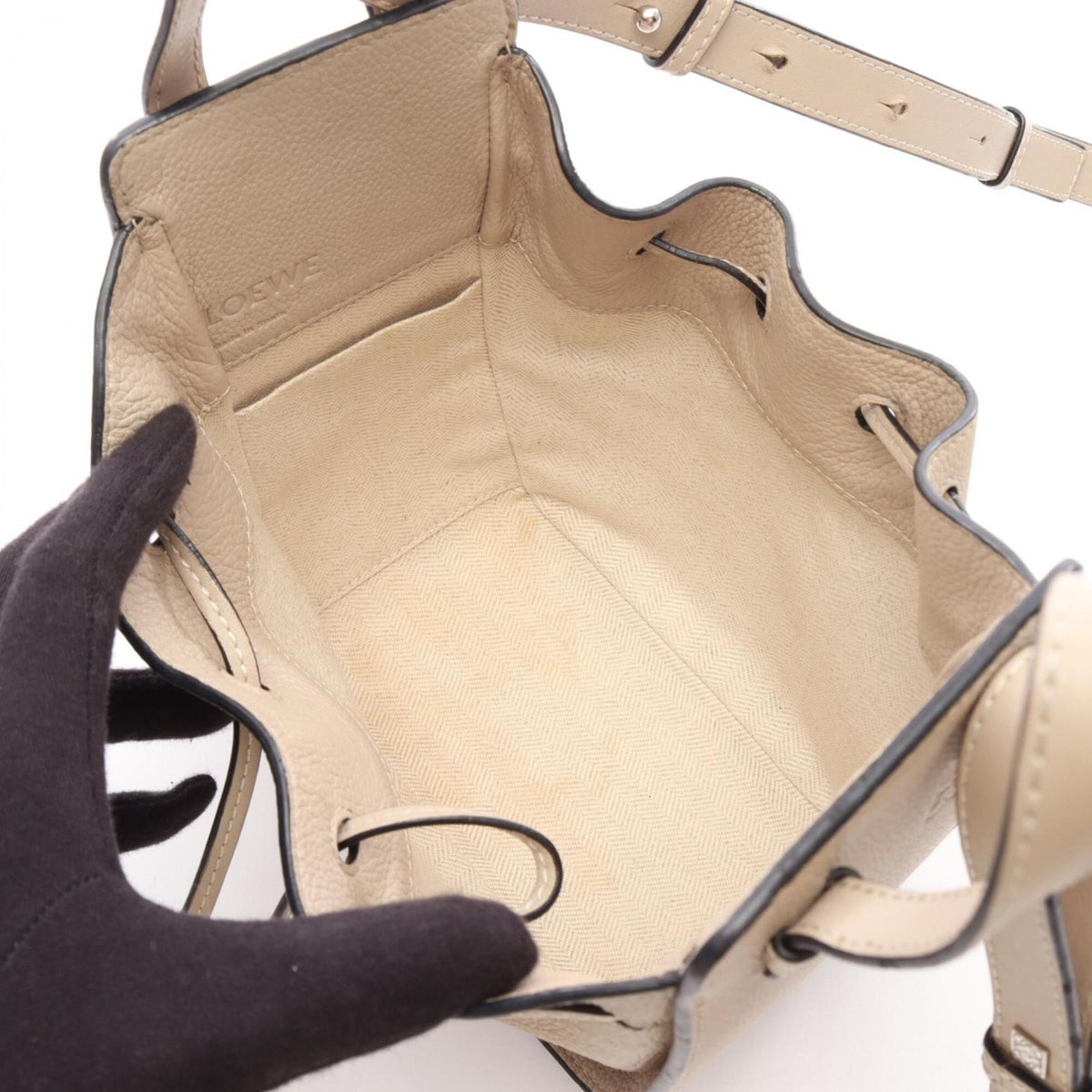Loewe Beige Leather Handbag (Pre-Owned)