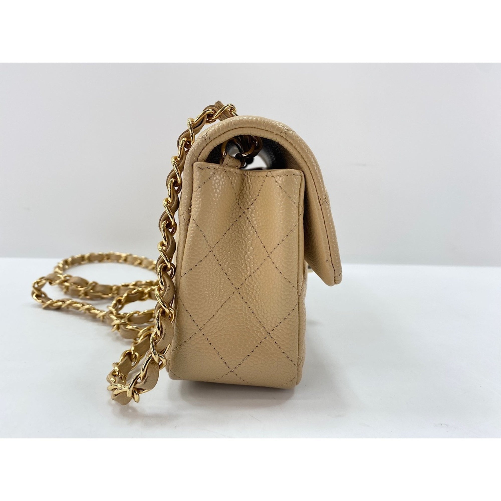 Chanel Beige Shoulder Bag (Pre-Owned)