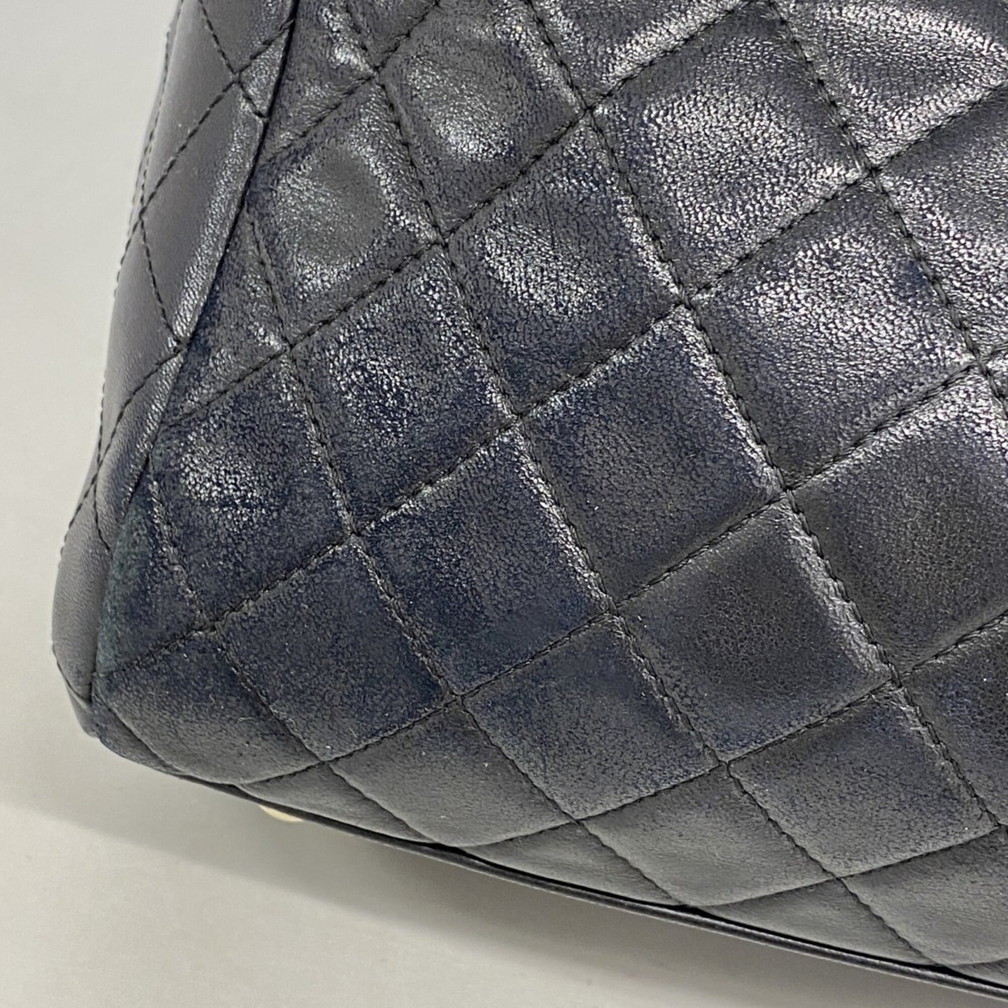 Chanel Black Leather Shoulder Bag (Pre-Owned)