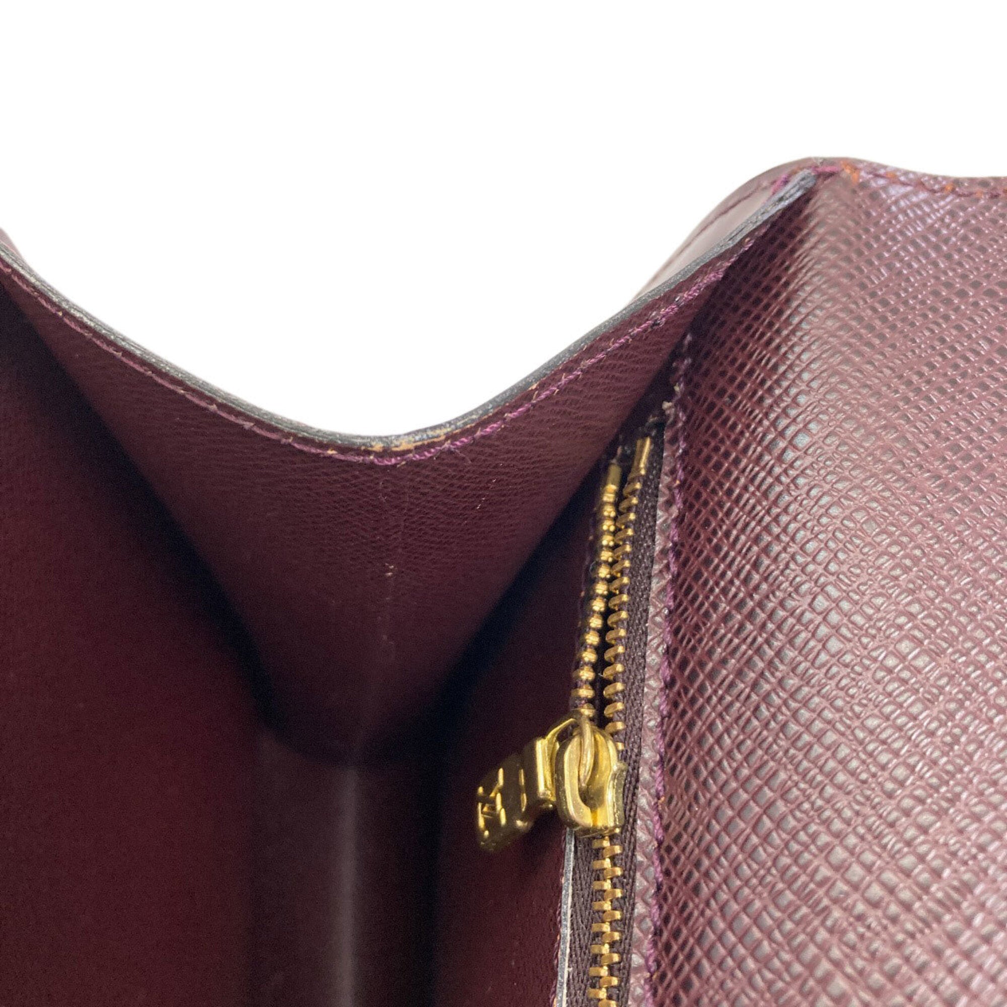 Louis Vuitton Taiga Acajou Taiga Leather Handbag (Pre-Owned)