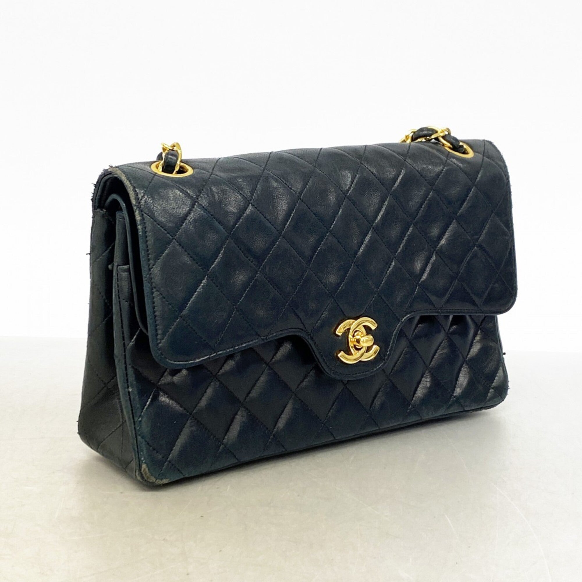 Chanel Black Leather Shoulder Bag (Pre-Owned)