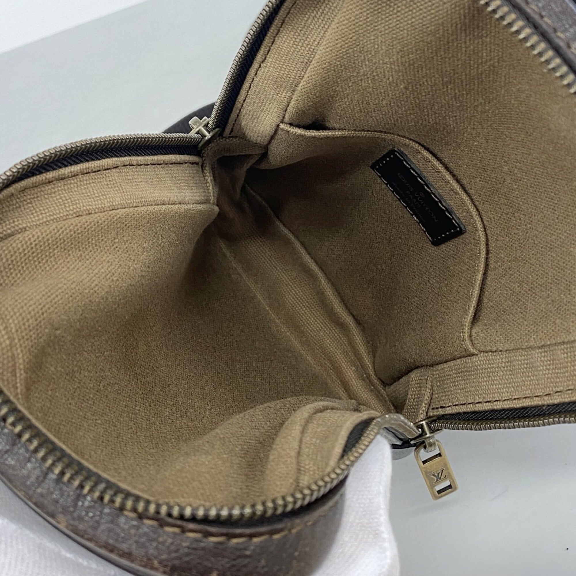 Louis Vuitton Coffee Sling Bag (Pre-Owned)