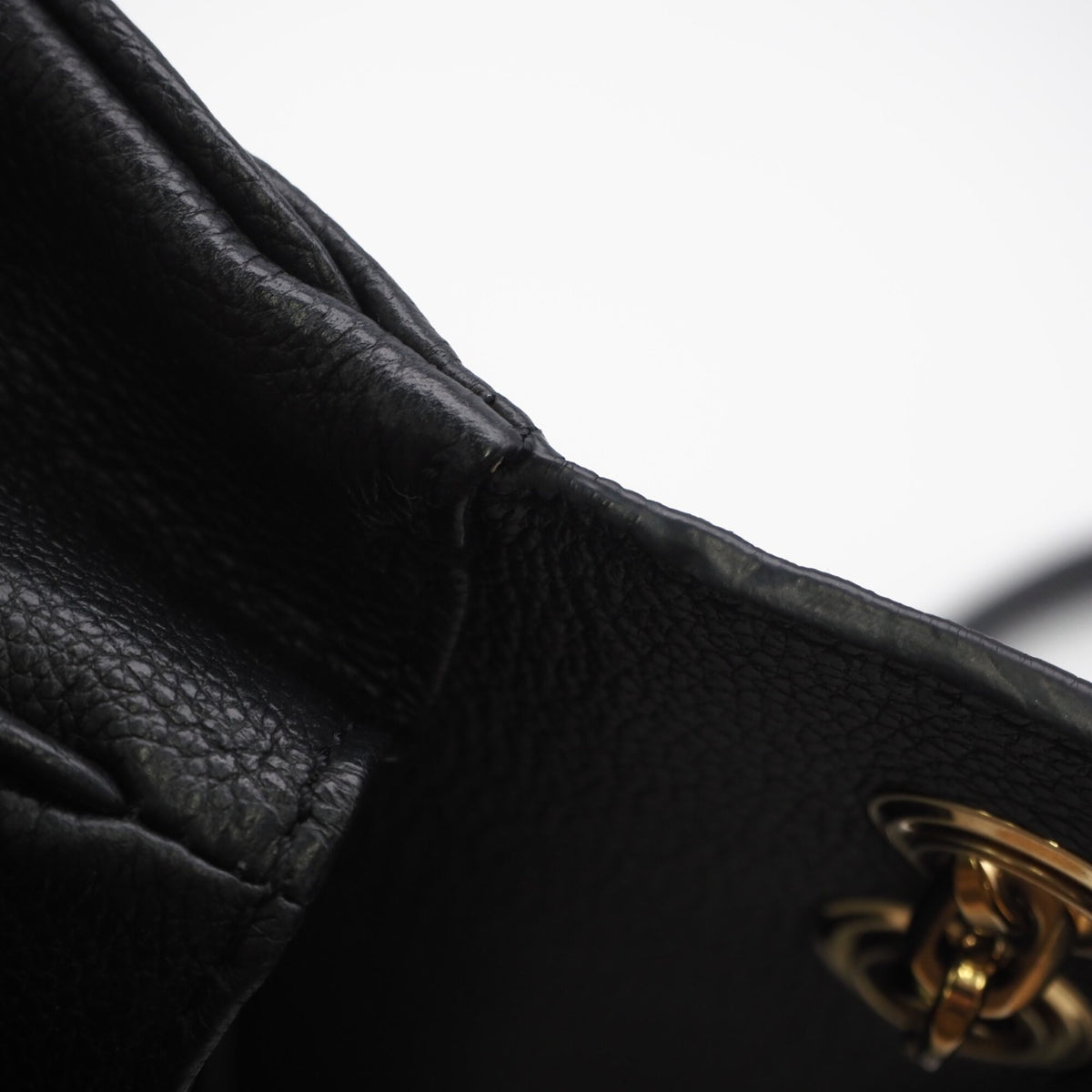 Louis Vuitton Black Leather Shoulder Bag (Pre-Owned)