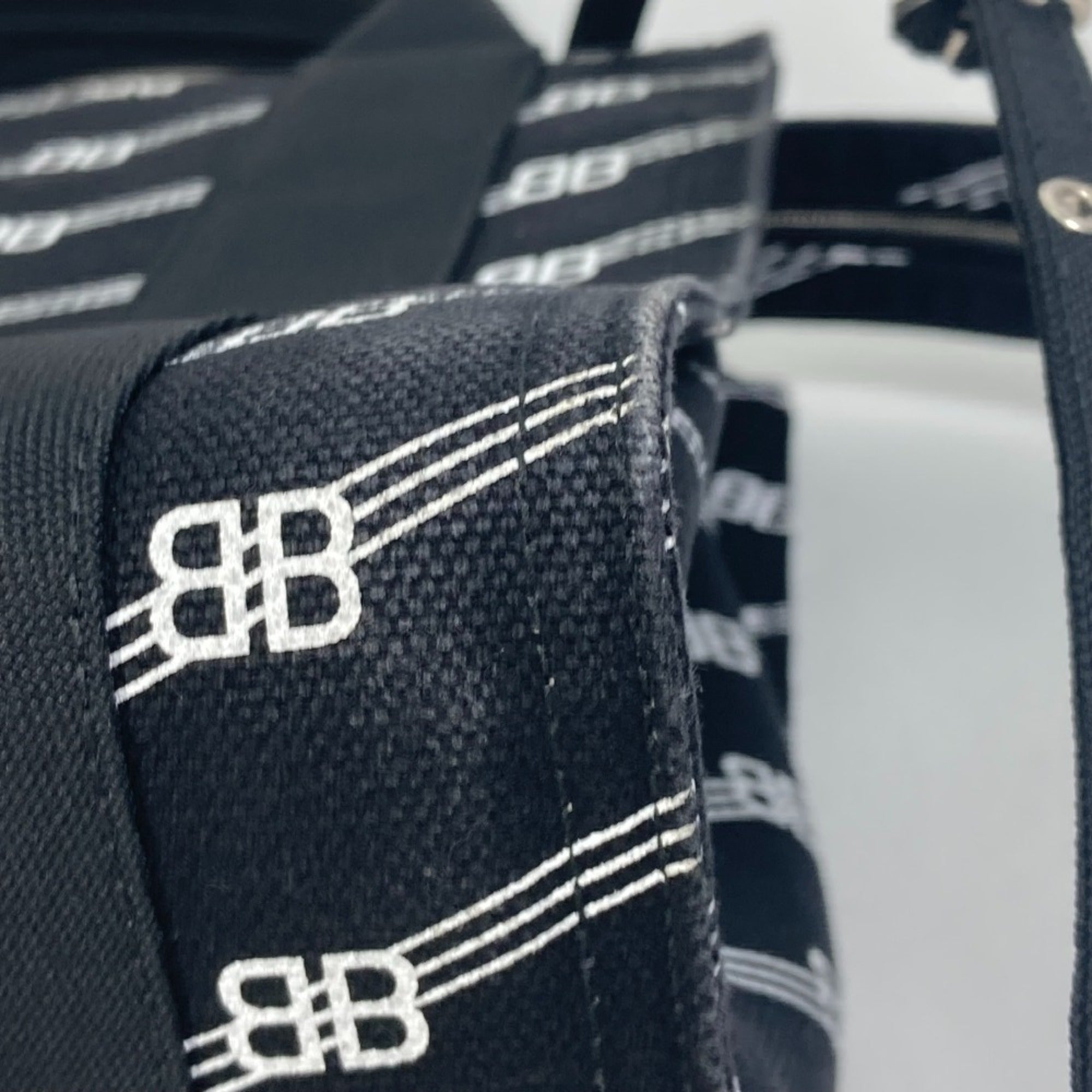 Balenciaga Black Cloth Handbag (Pre-Owned)