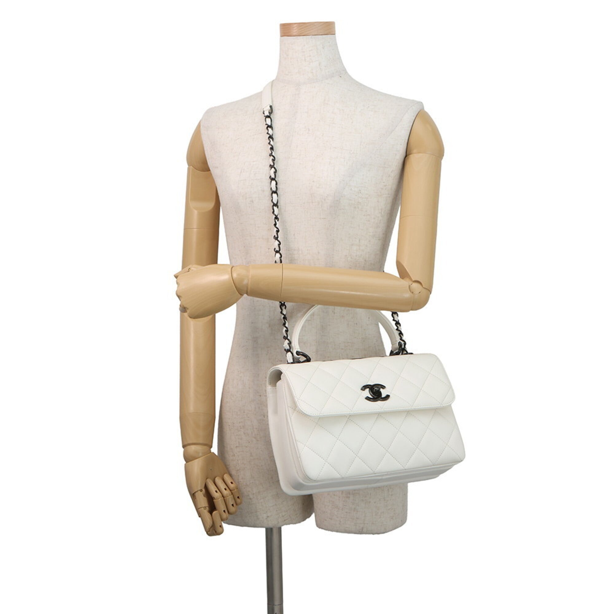 Chanel White Leather Handbag (Pre-Owned)