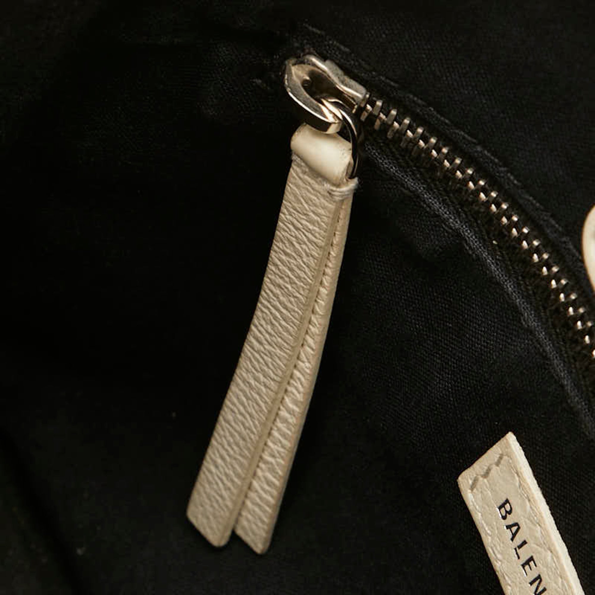 Balenciaga White Leather Handbag Shoulder Bag (Pre-Owned)