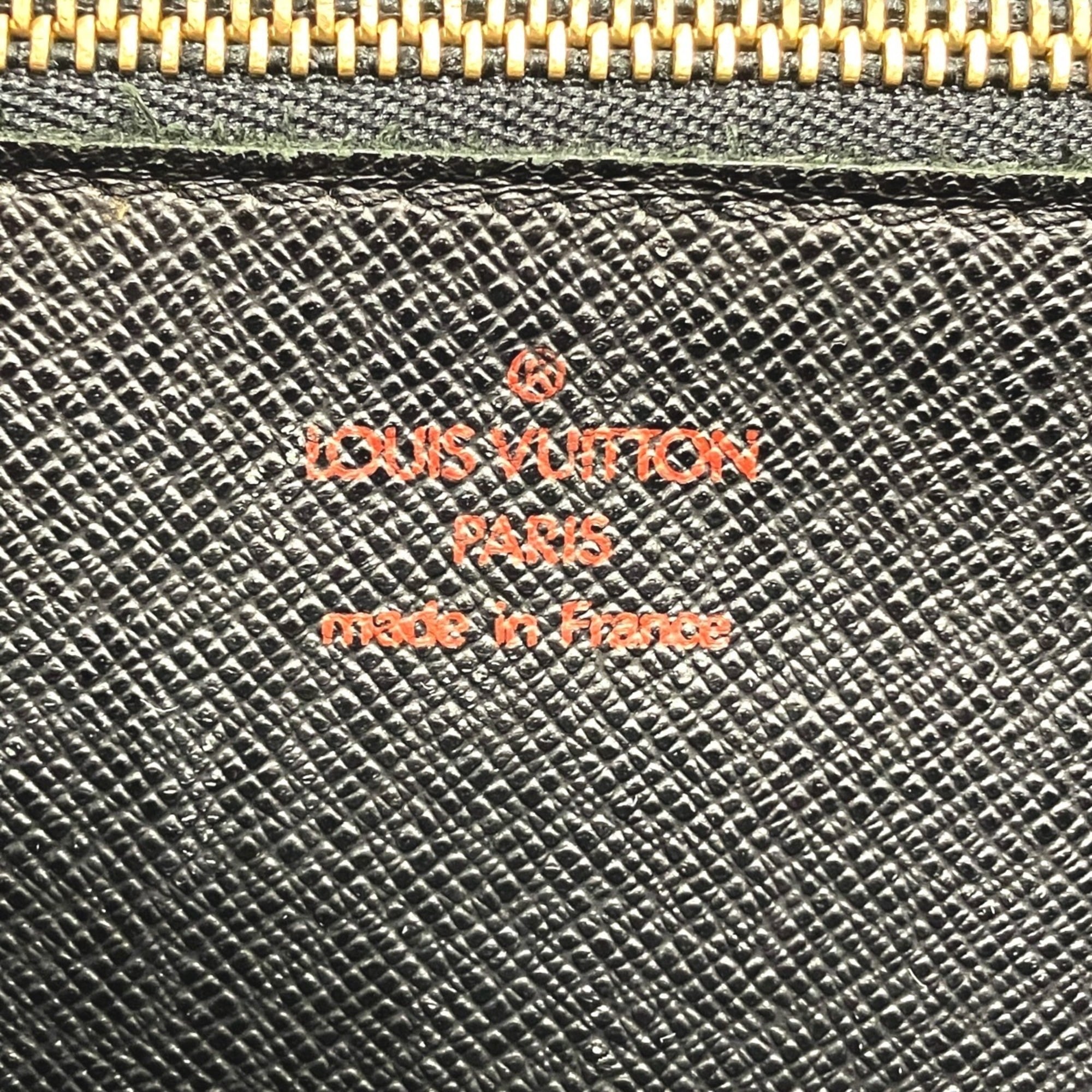 Louis Vuitton Epi Black Epi Leather Clutch Bag (Pre-Owned)