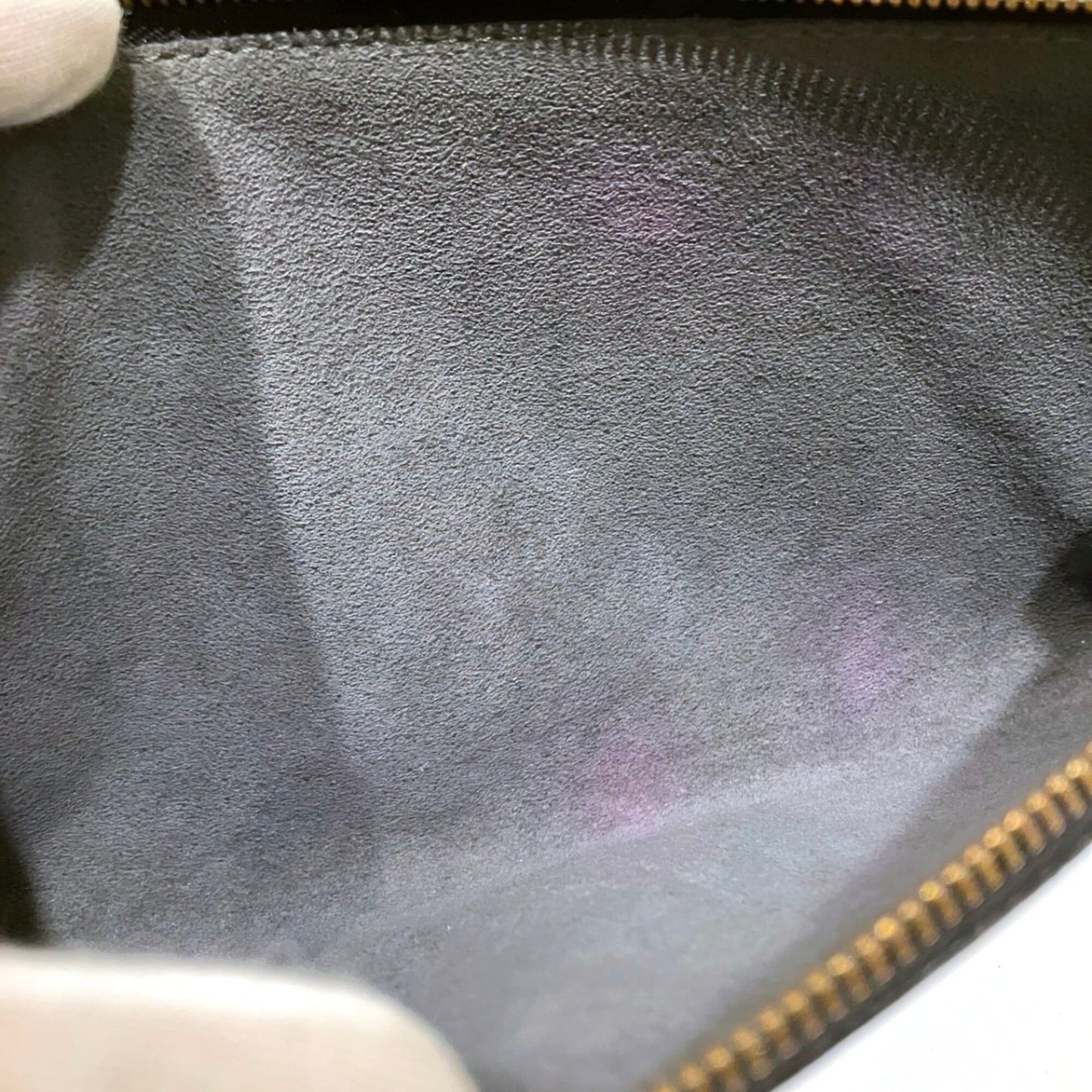 Louis Vuitton Epi Black Epi Leather Pochette (Pre-Owned)