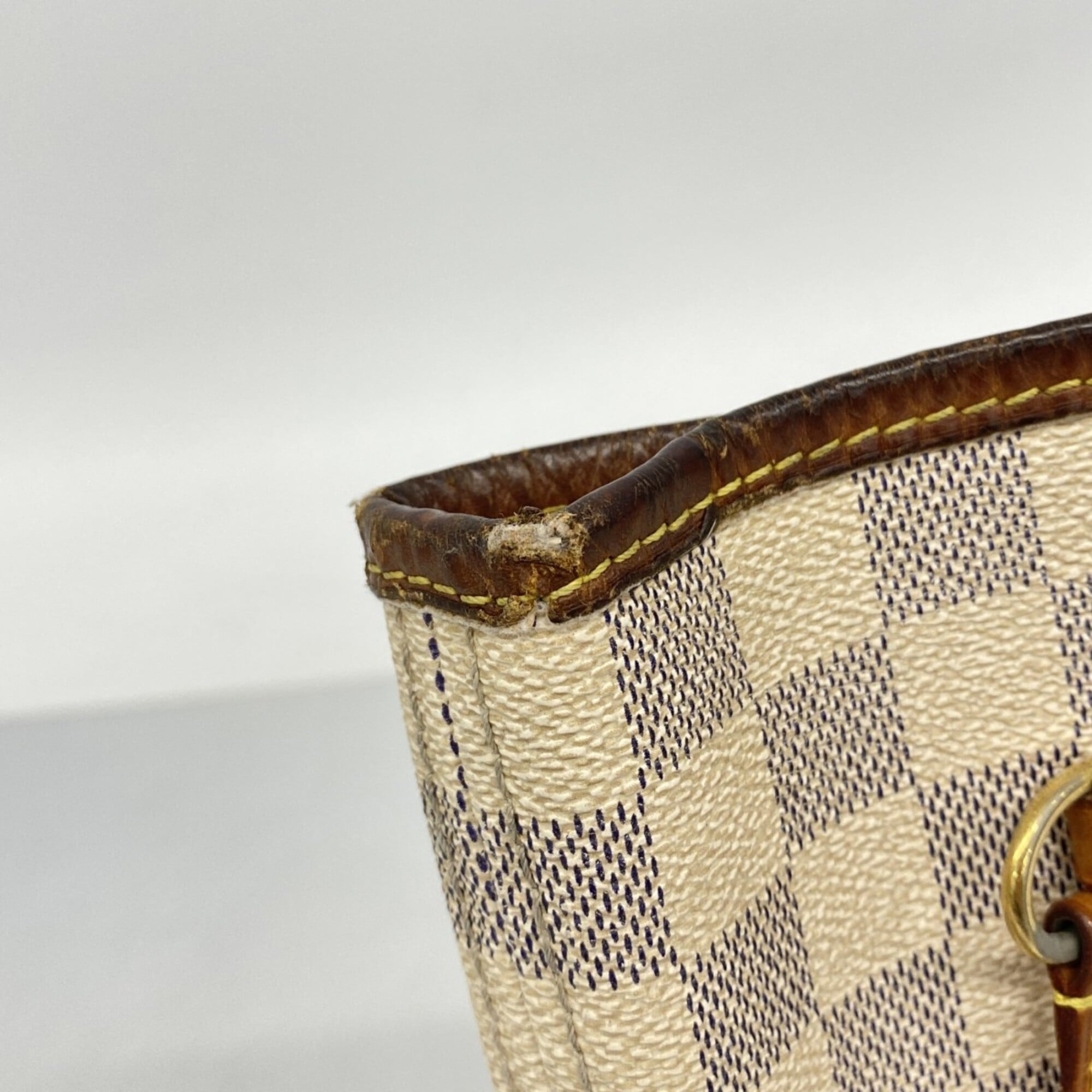 Louis Vuitton White Tote Bag (Pre-Owned)