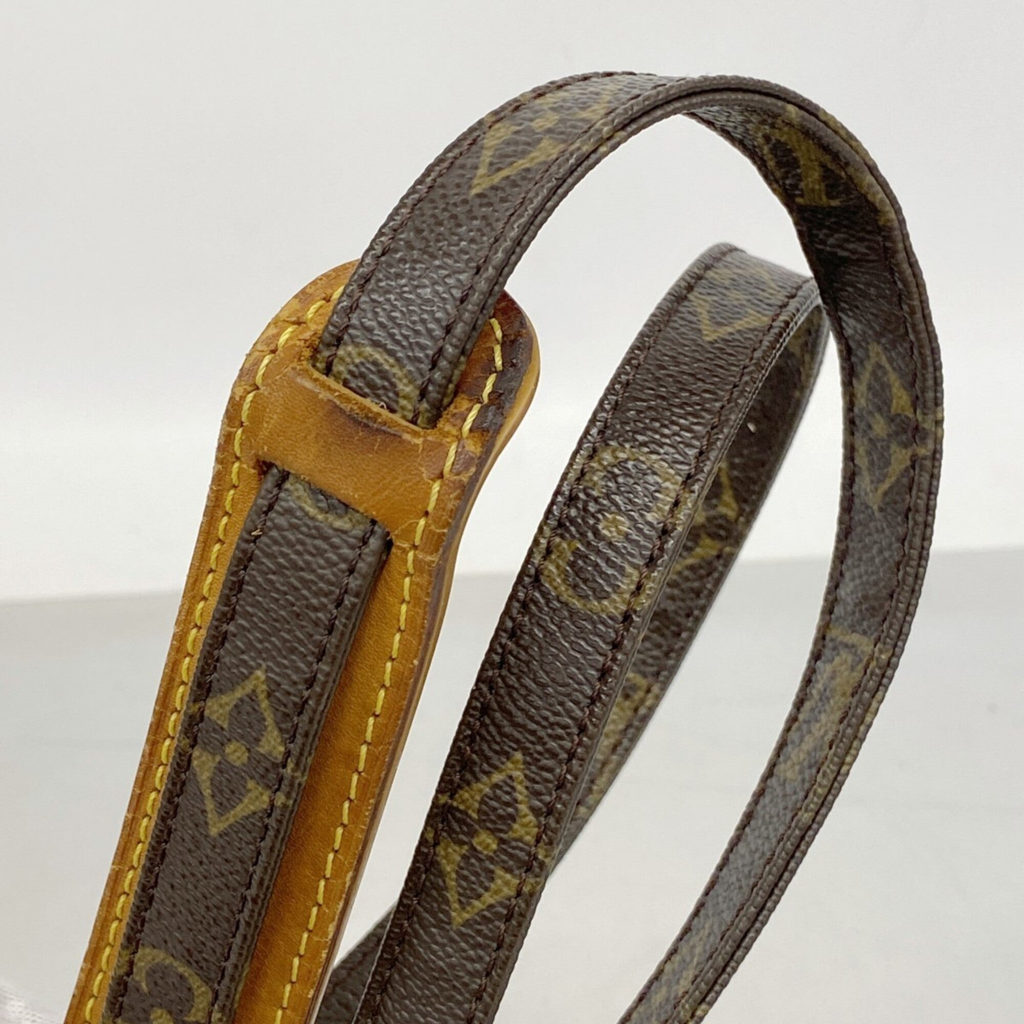 Louis Vuitton Brown Shoulder Bag (Pre-Owned)