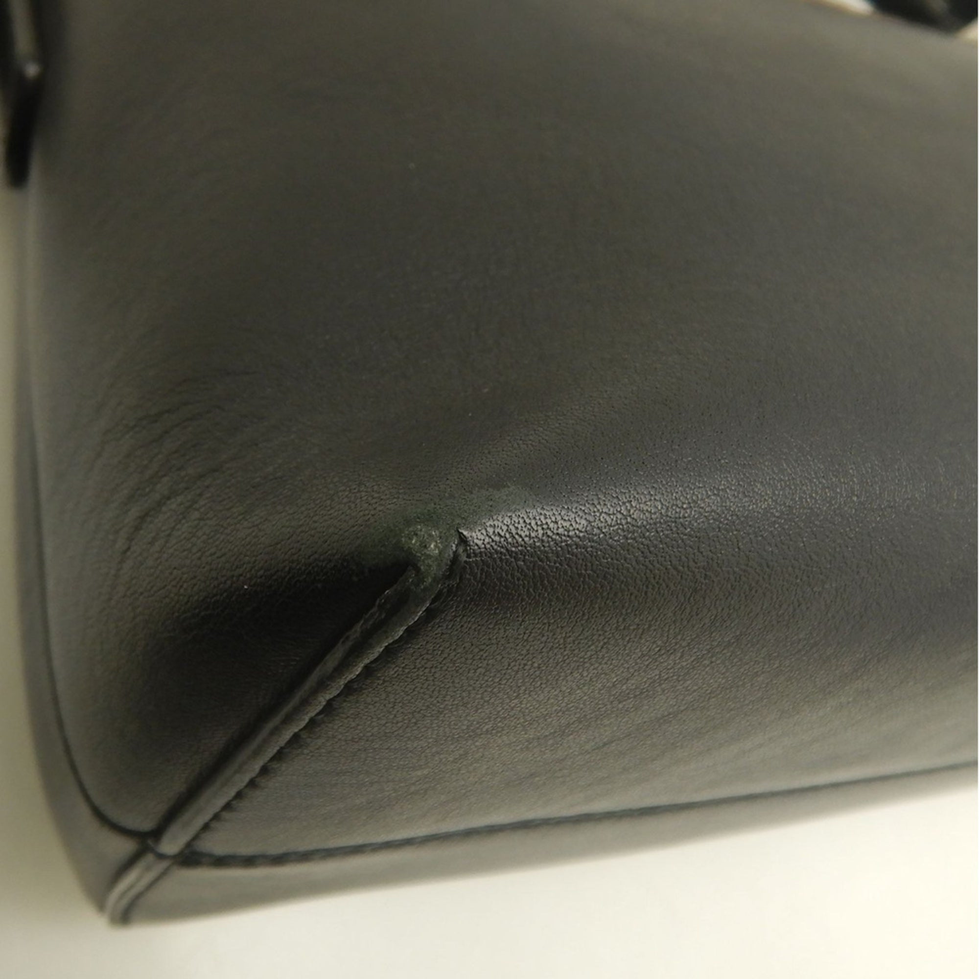 Fendi Black Leather Handbag (Pre-Owned)