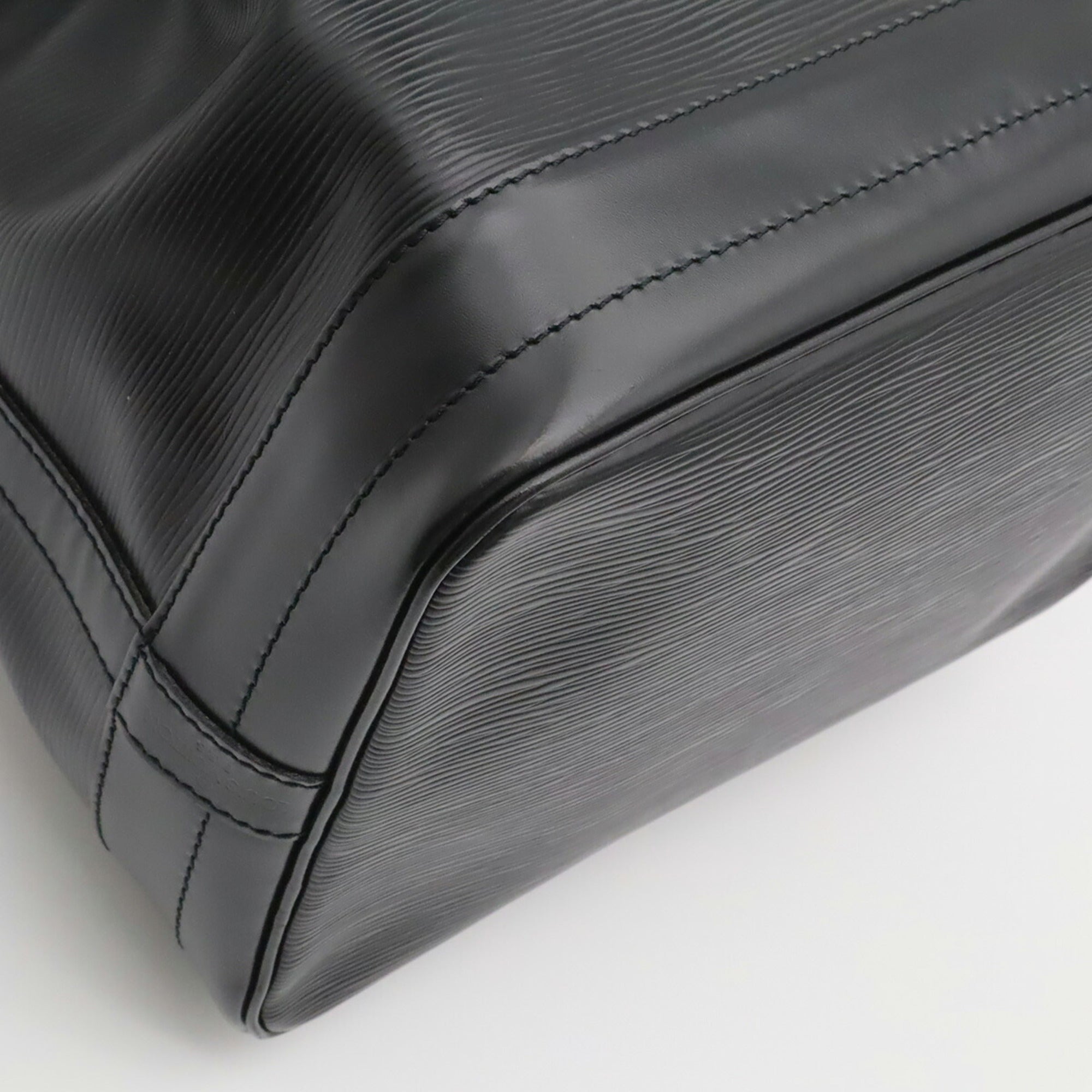 Louis Vuitton Black Noir Epi Leather Shoulder Bag (Pre-Owned)