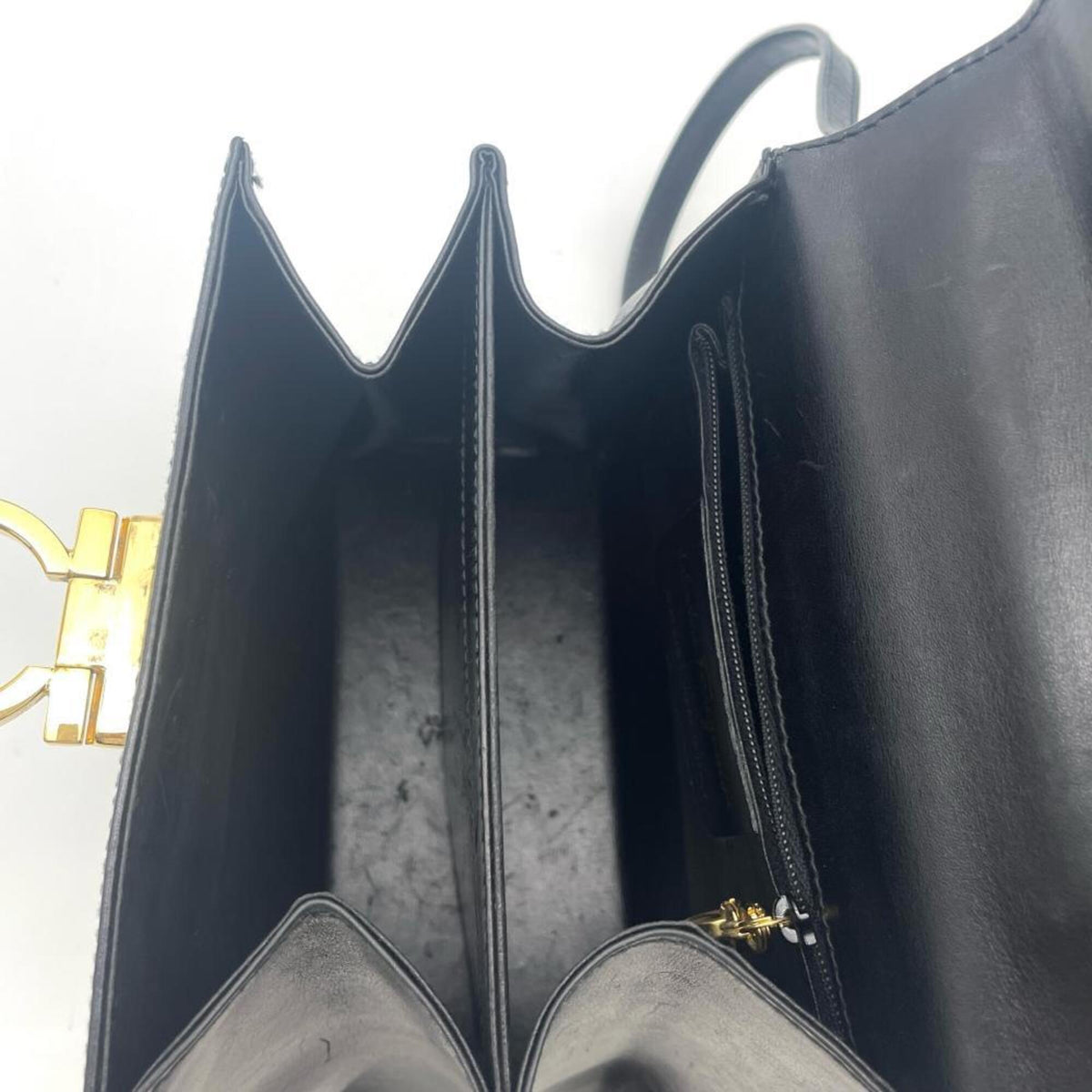 Salvatore Ferragamo Black Leather Handbag (Pre-Owned)