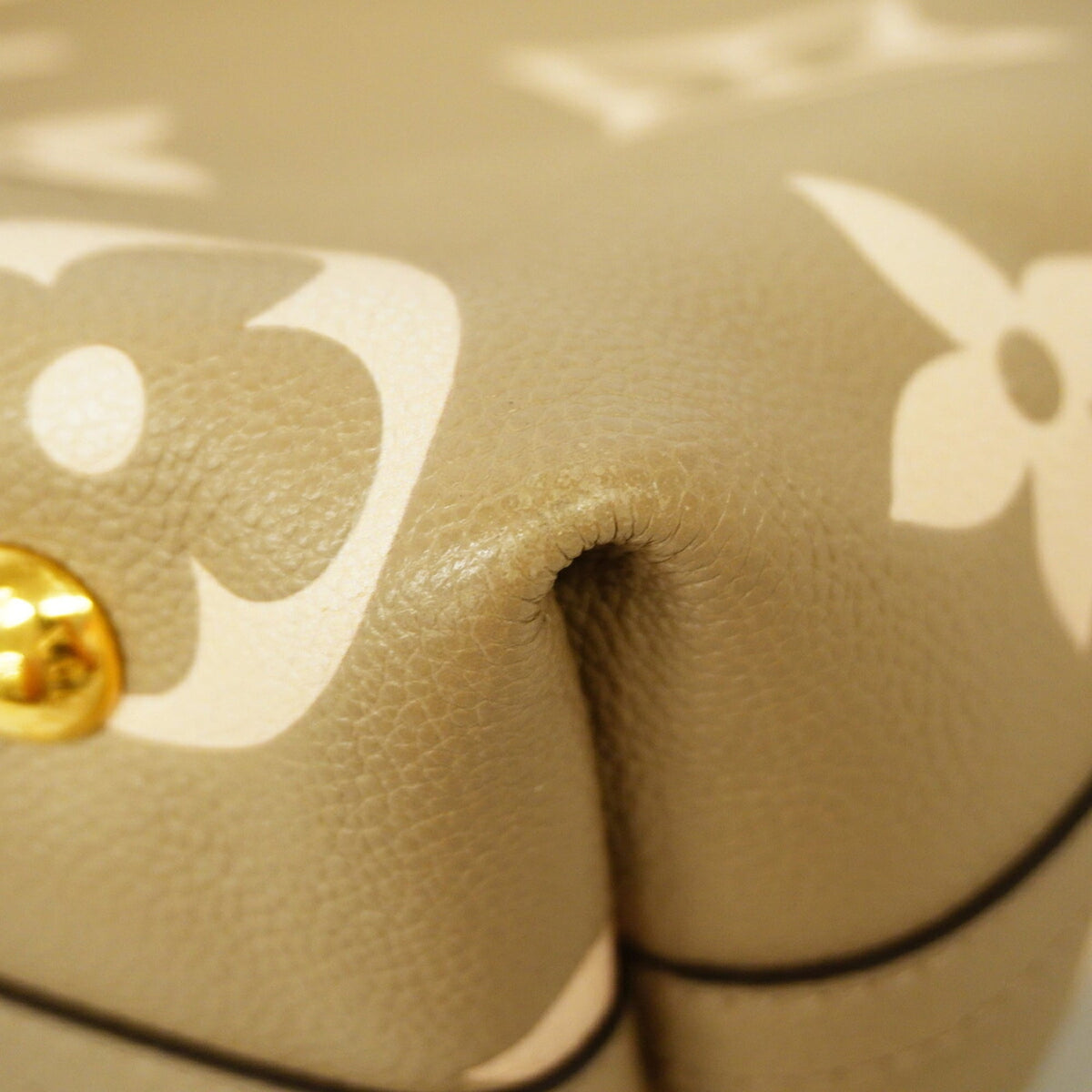 Louis Vuitton Cream Tourterelle Shoulder Bag (Pre-Owned)