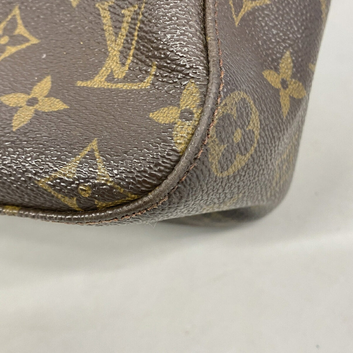Louis Vuitton Brown Shoulder Bag (Pre-Owned)