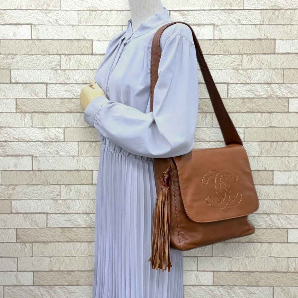 Chanel Brown Leather Handbag Shoulder Bag (Pre-Owned)