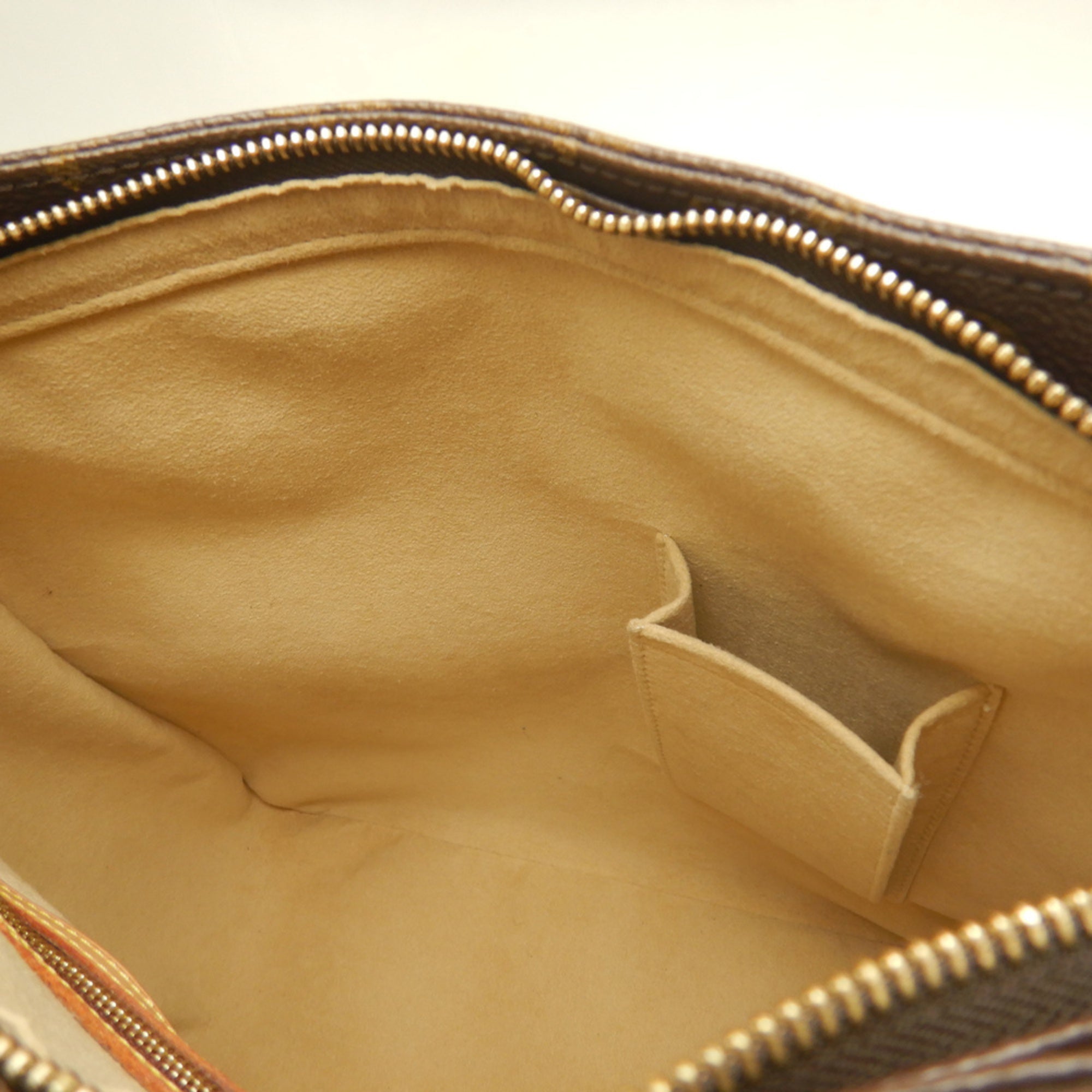 Louis Vuitton Brown Monogram Monogram Shoulder Bag (Pre-Owned)